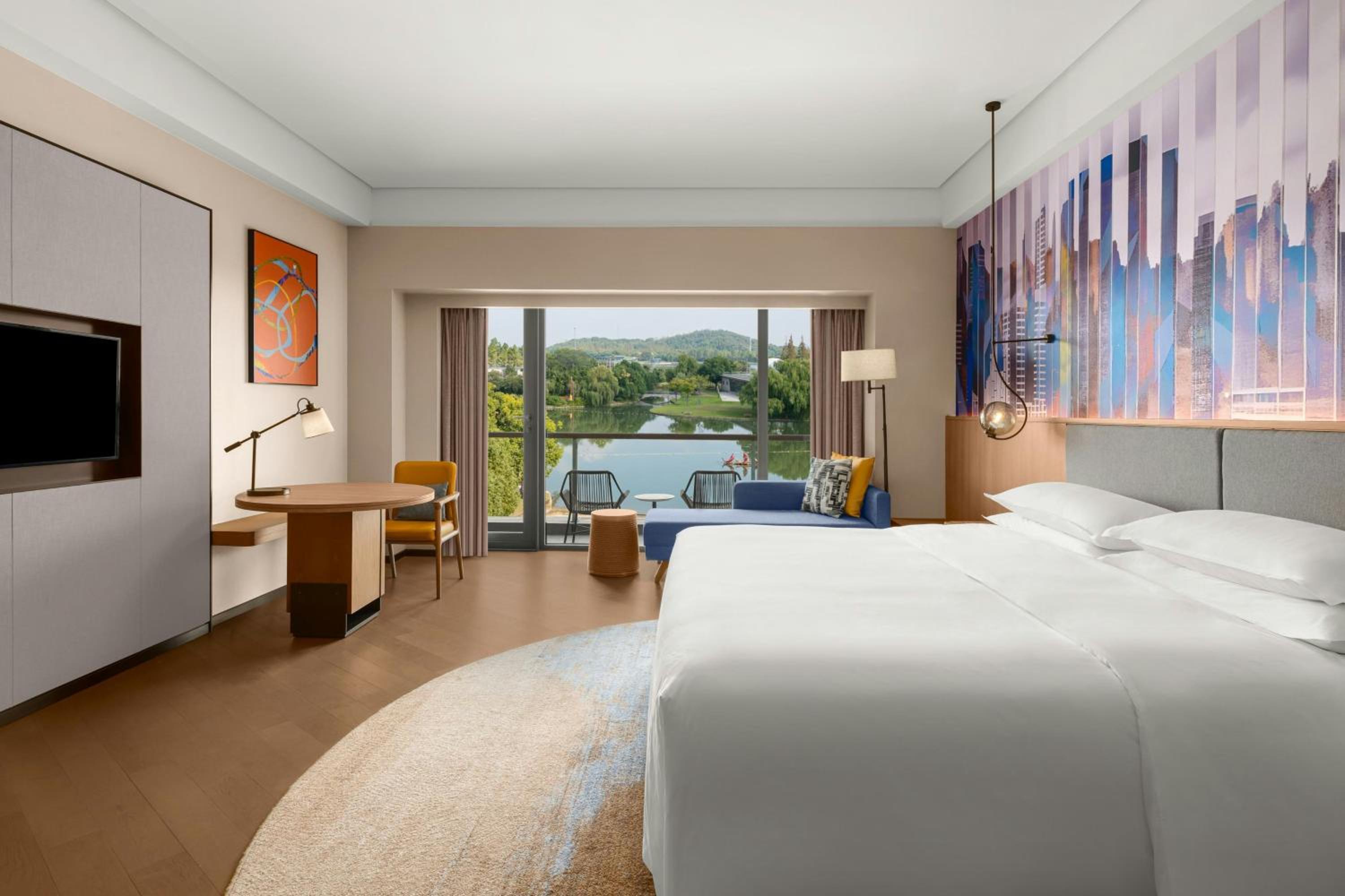 King Room with Lake View and Balcony