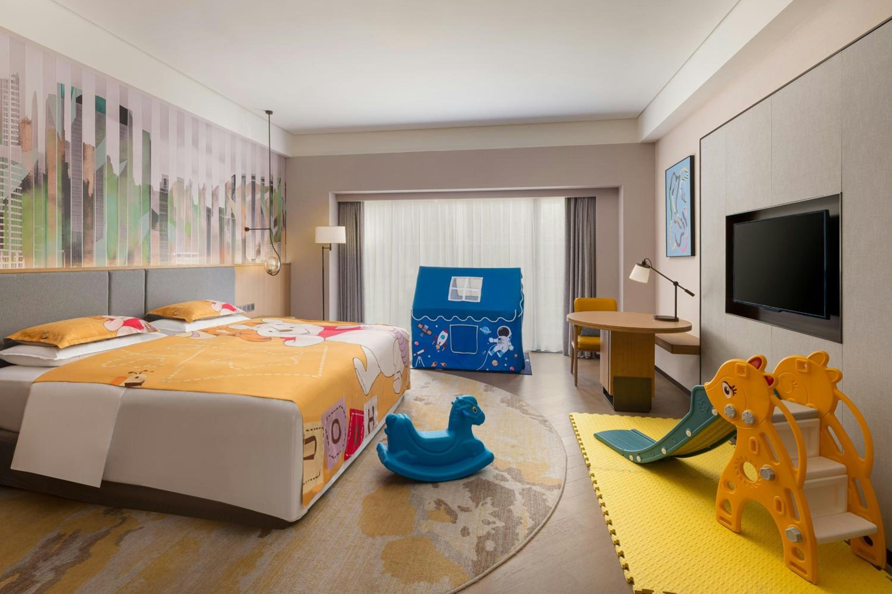 King Room with Balcony - Kids Room