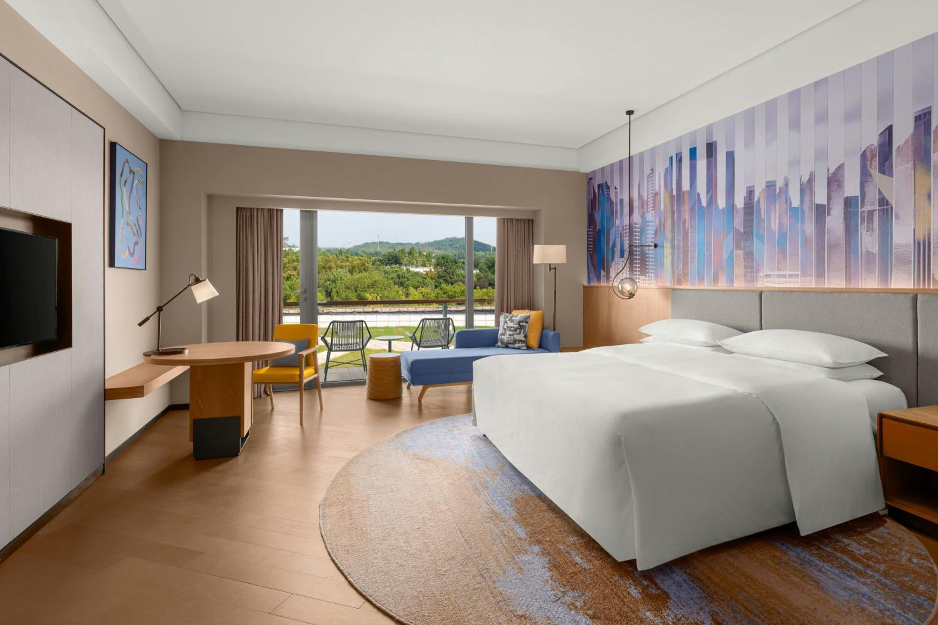 Deluxe King Room with Balcony