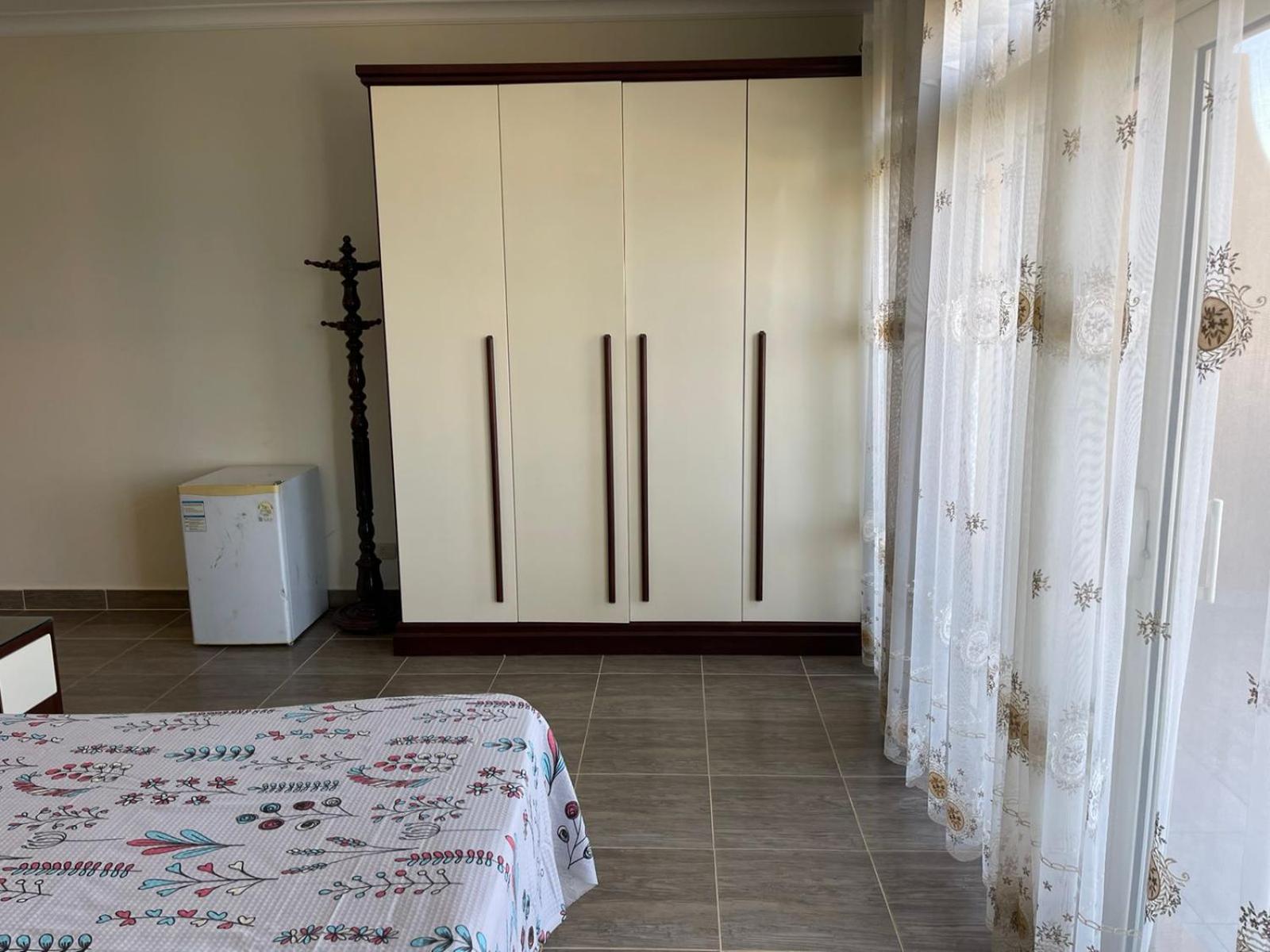 Three-Bedroom House photo 3