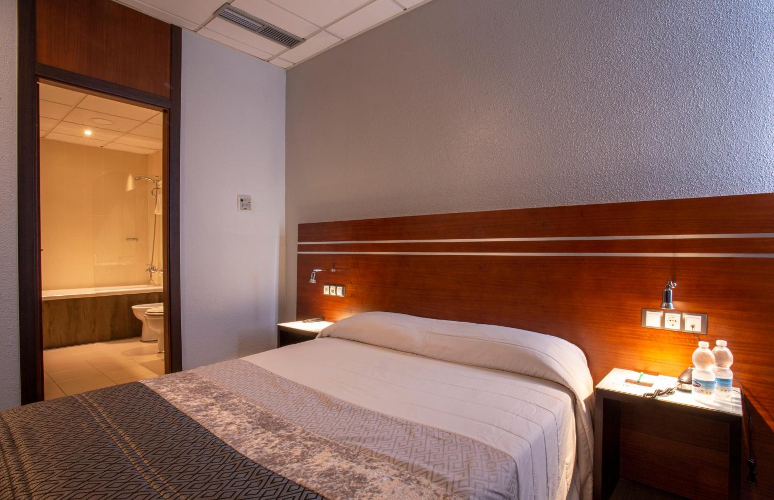Queen Room with Spa Bath