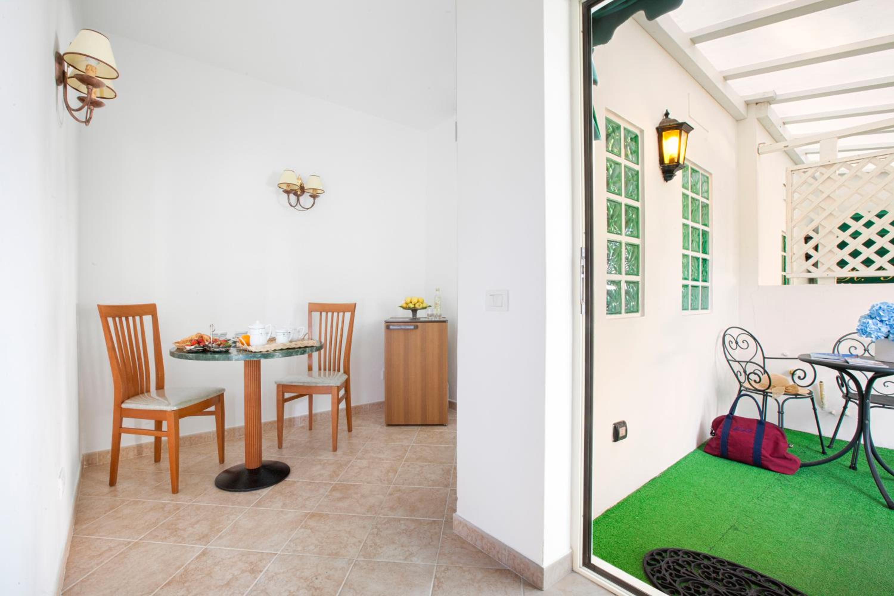 Standard Double Room - Photo 2