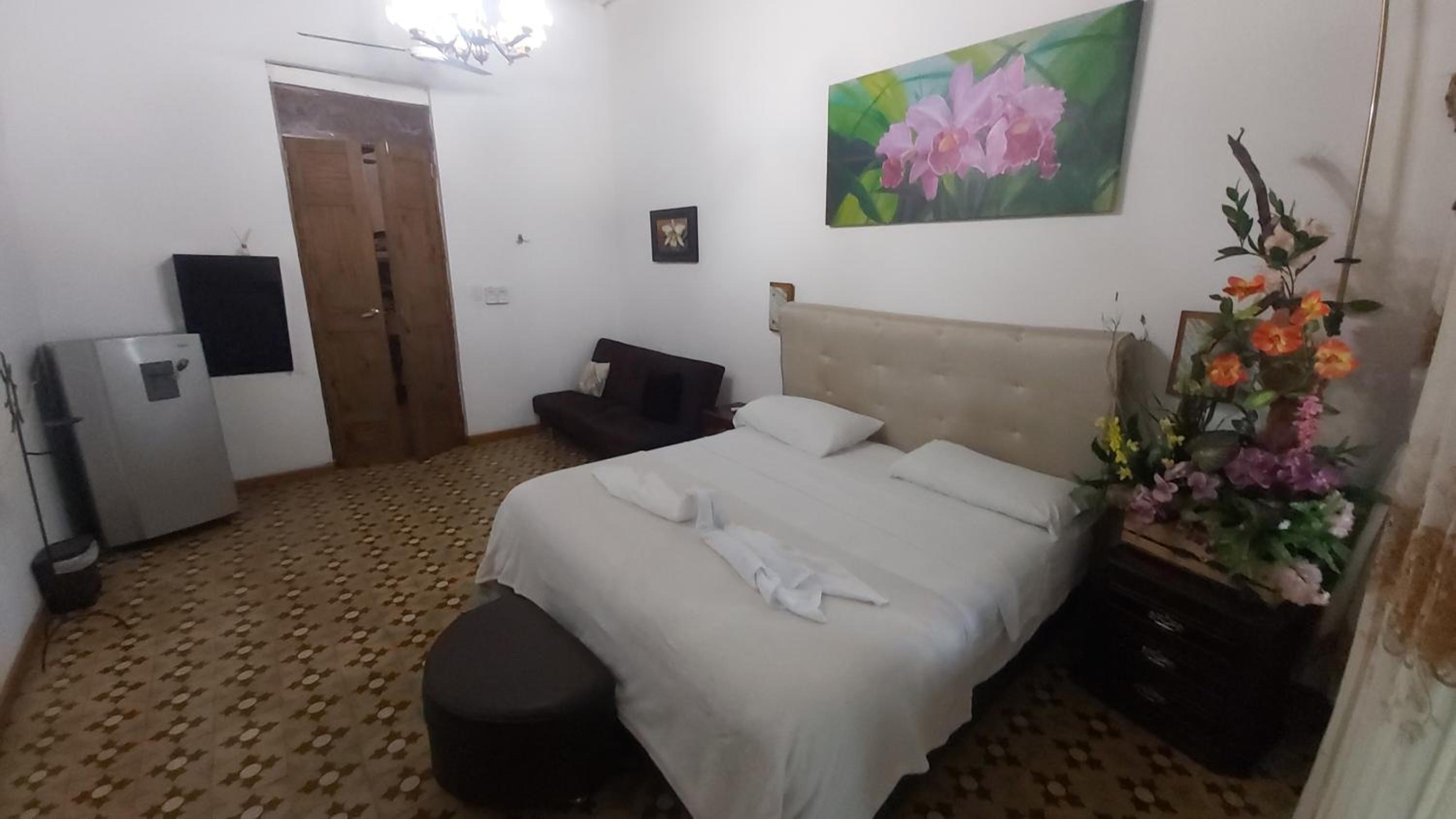 Deluxe Suite with Spa Bath photo 3