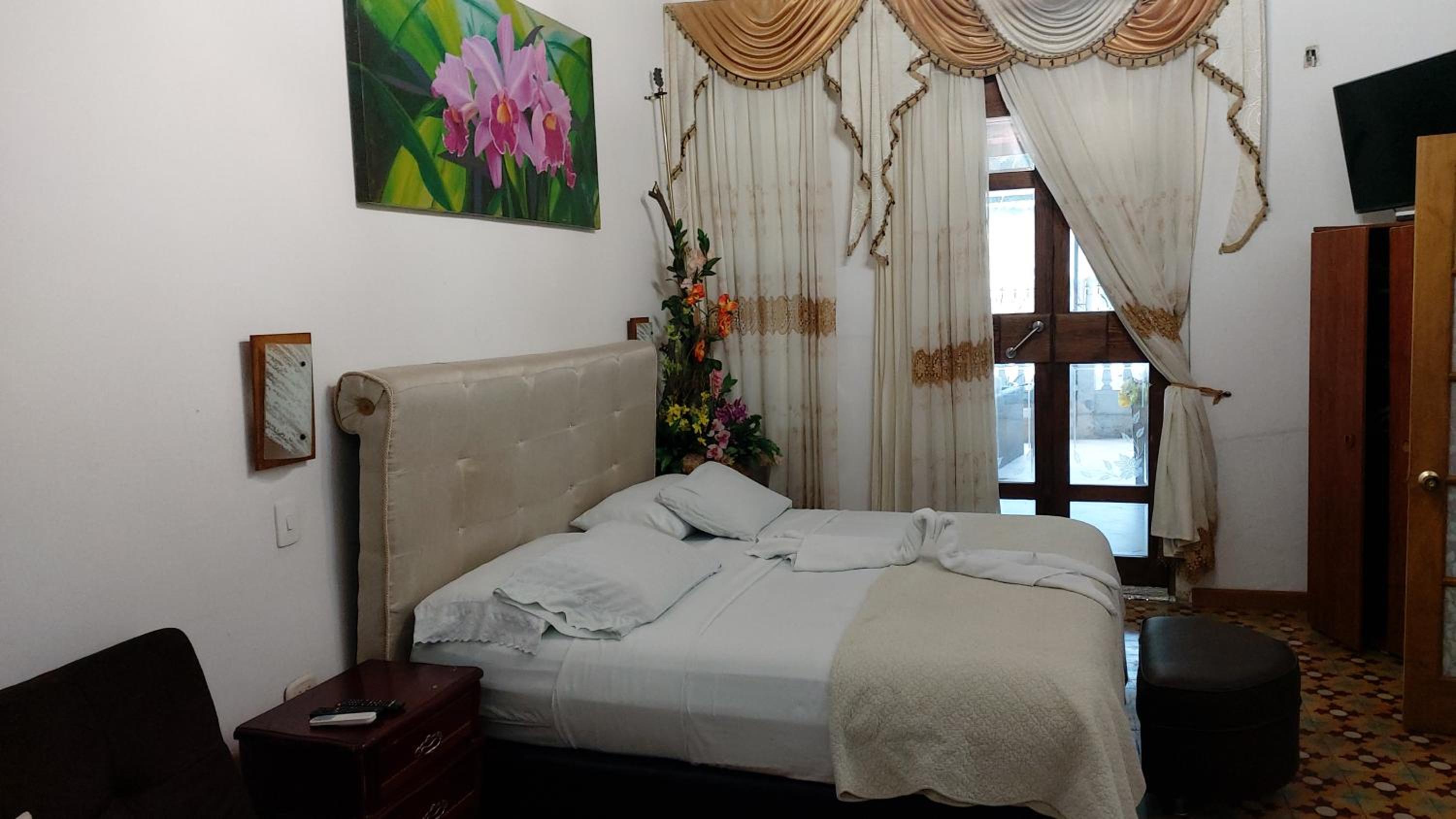 Deluxe Suite with Spa Bath photo 2