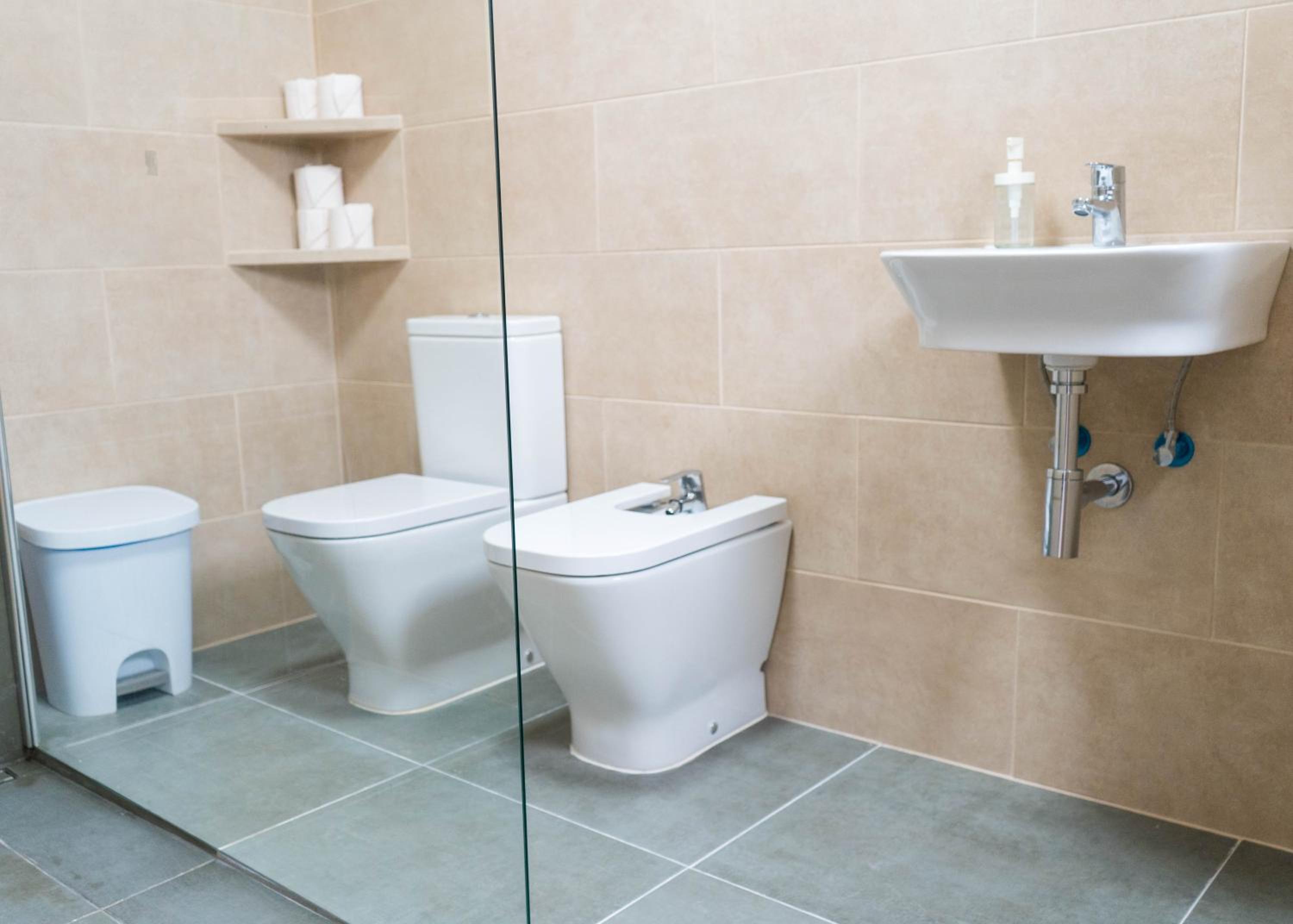 Standard Single Room with Shared Bathroom thumbnail 6