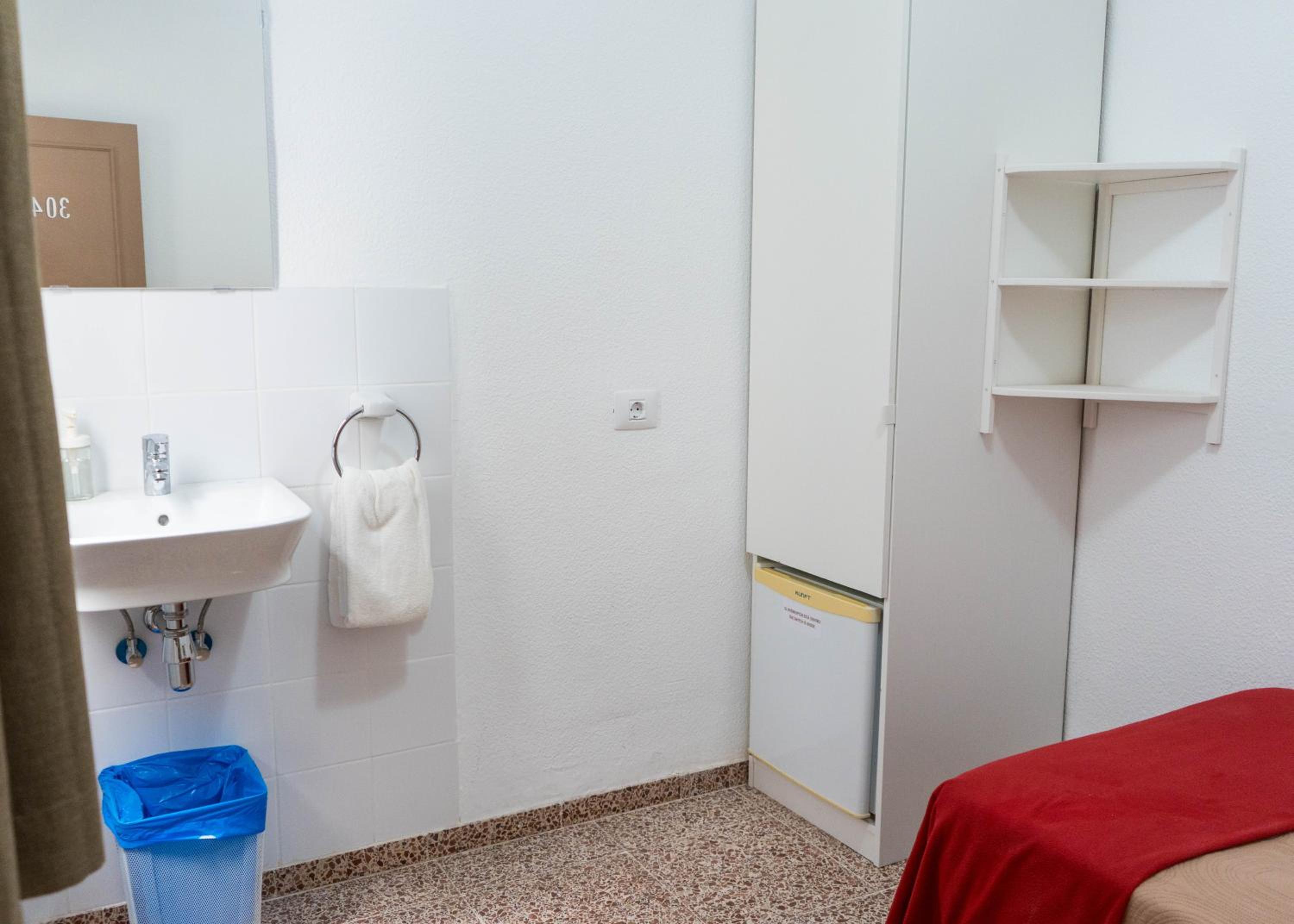 Standard Single Room with Shared Bathroom
