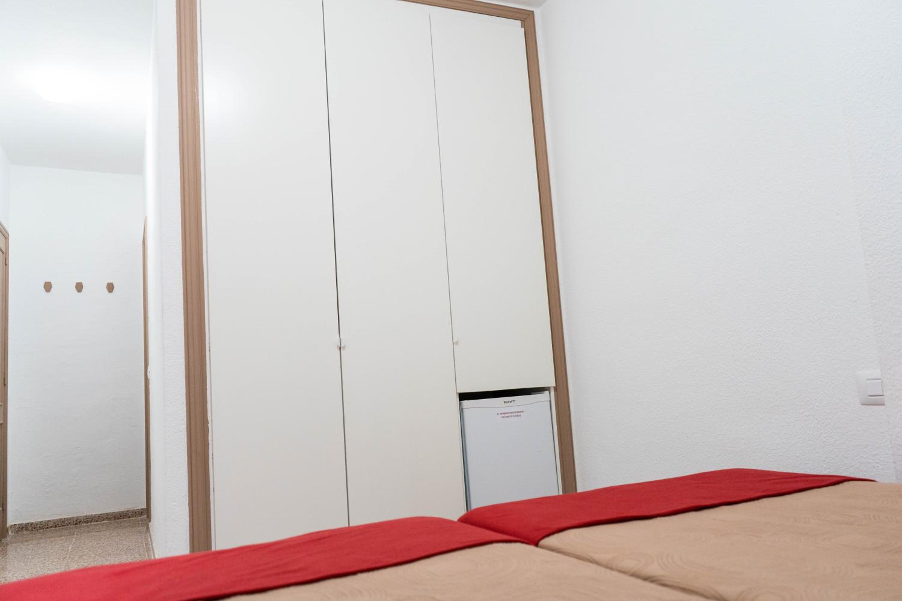 Double Room with Bathroom - 2 beds