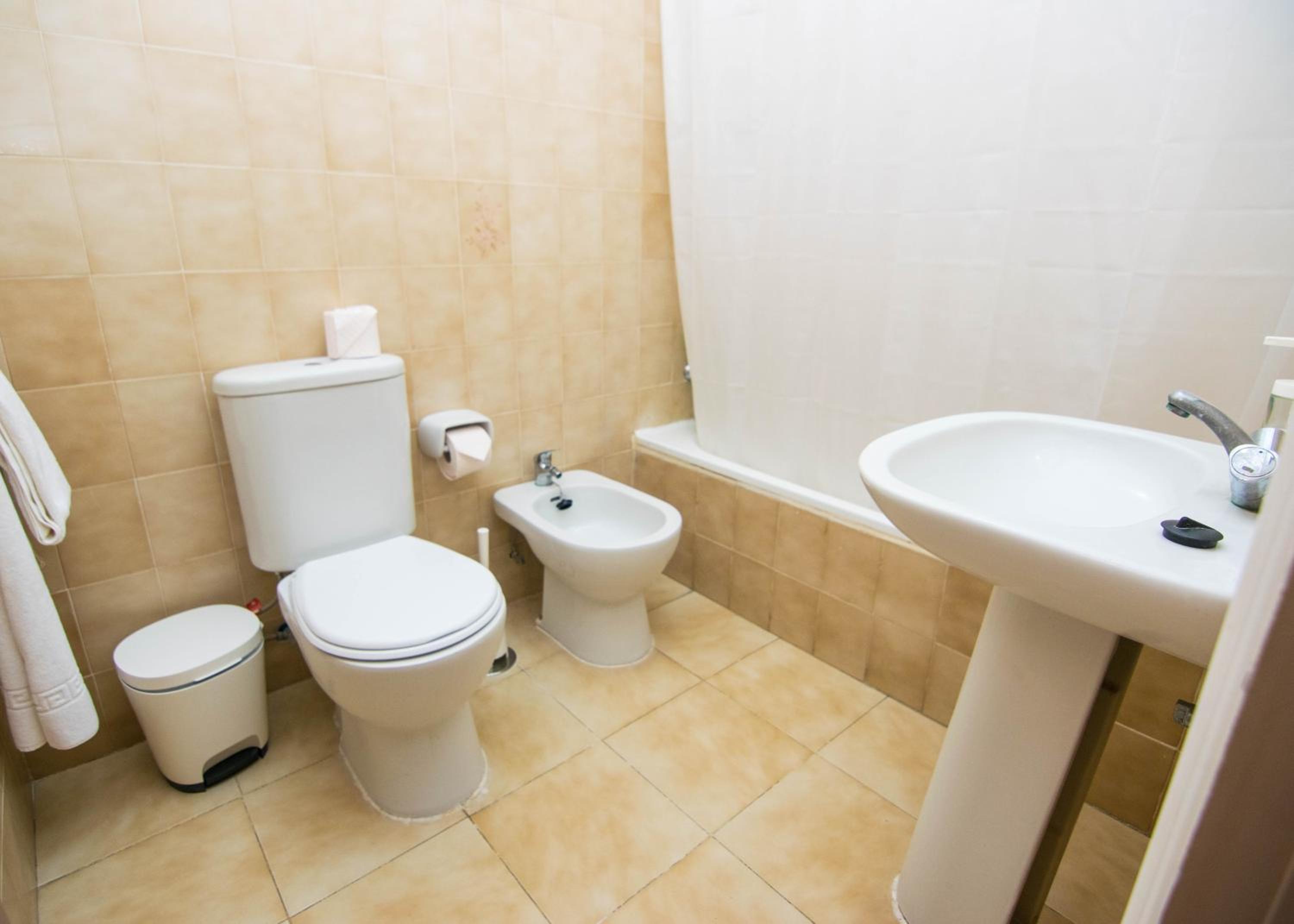 Double Room with Bathroom - 2 beds