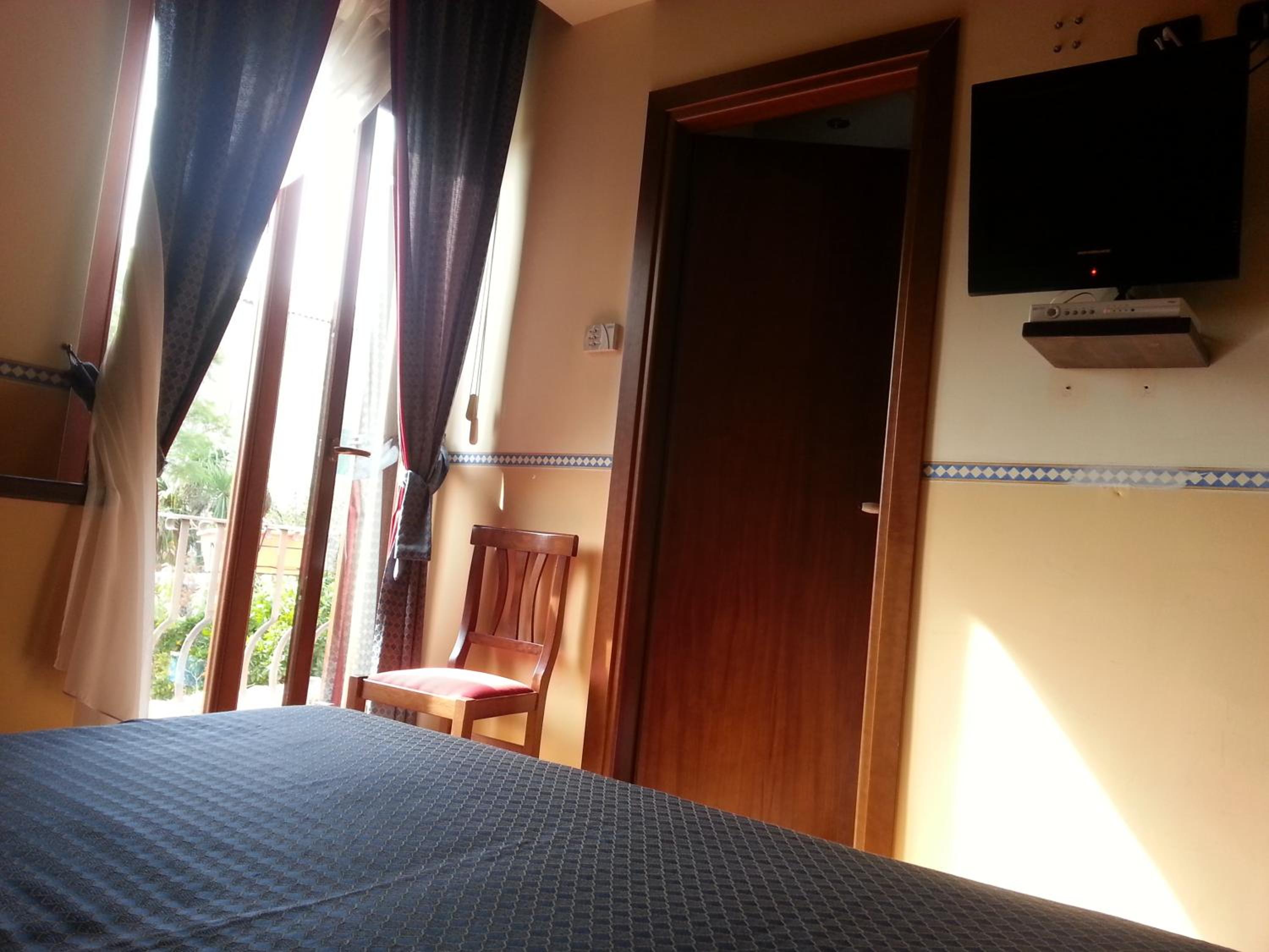 Single Room photo 2