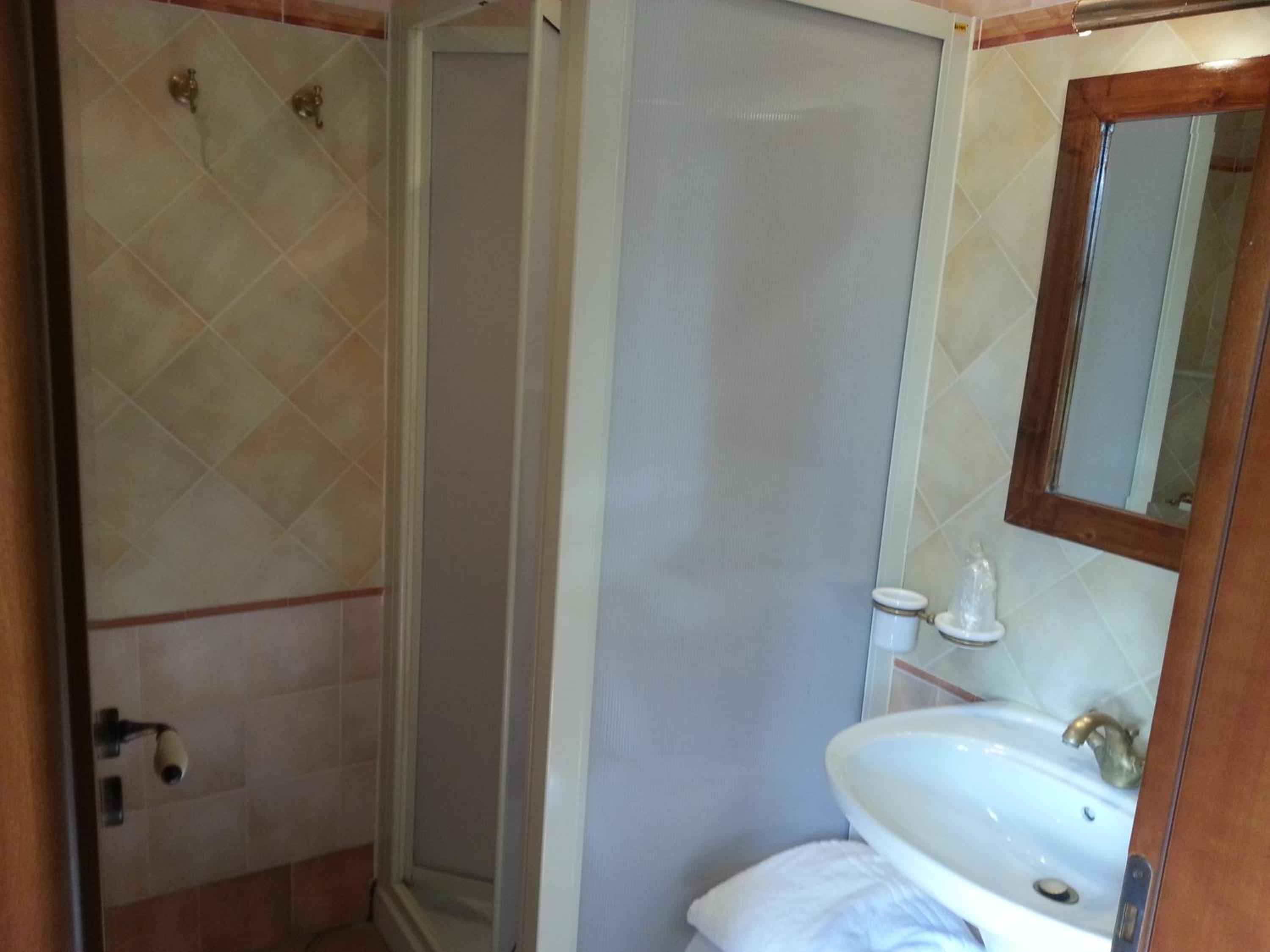 Double or Twin Room - Photo 2