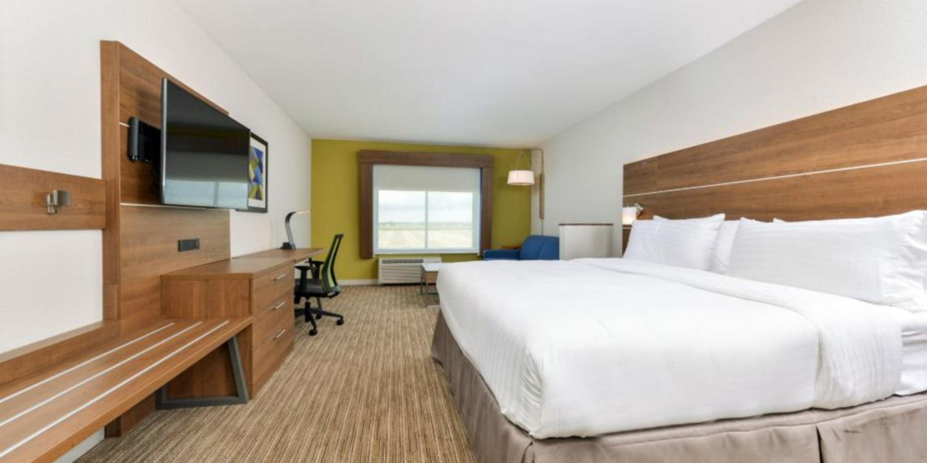King Suite with Tub and Sofa Bed - Mobility Accessible
