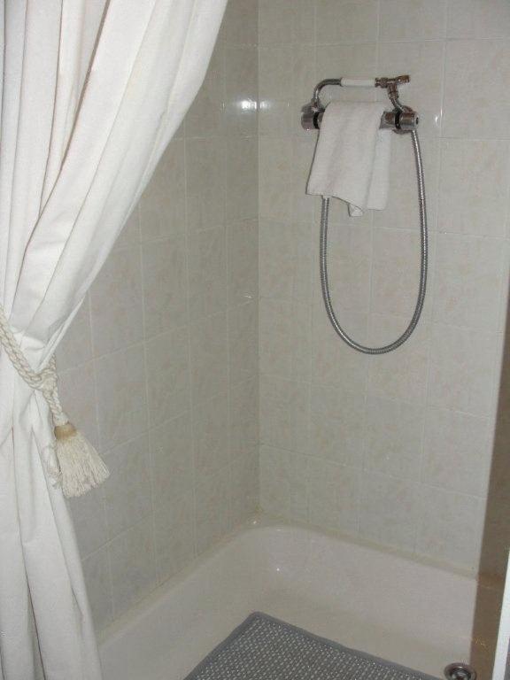 Single Room with Shared Bathroom photo 2