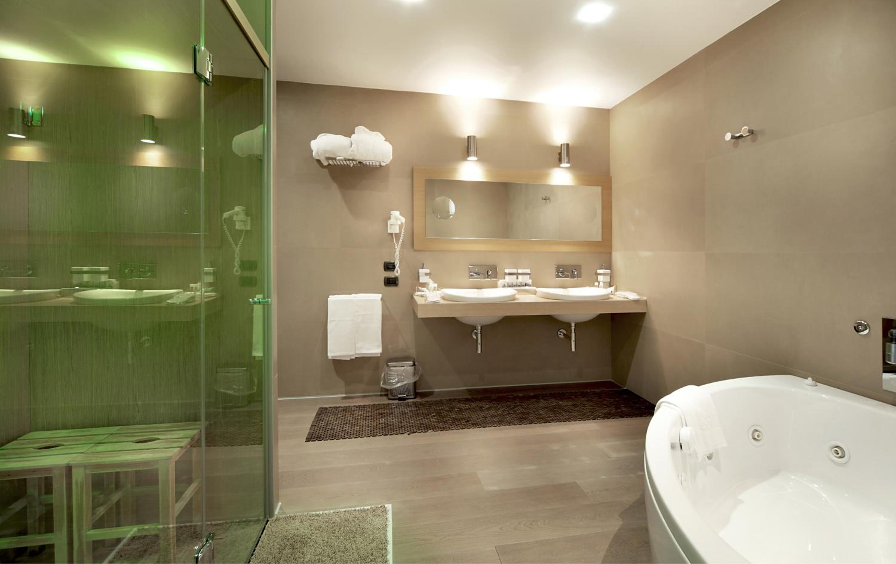 Suite - Photo 6