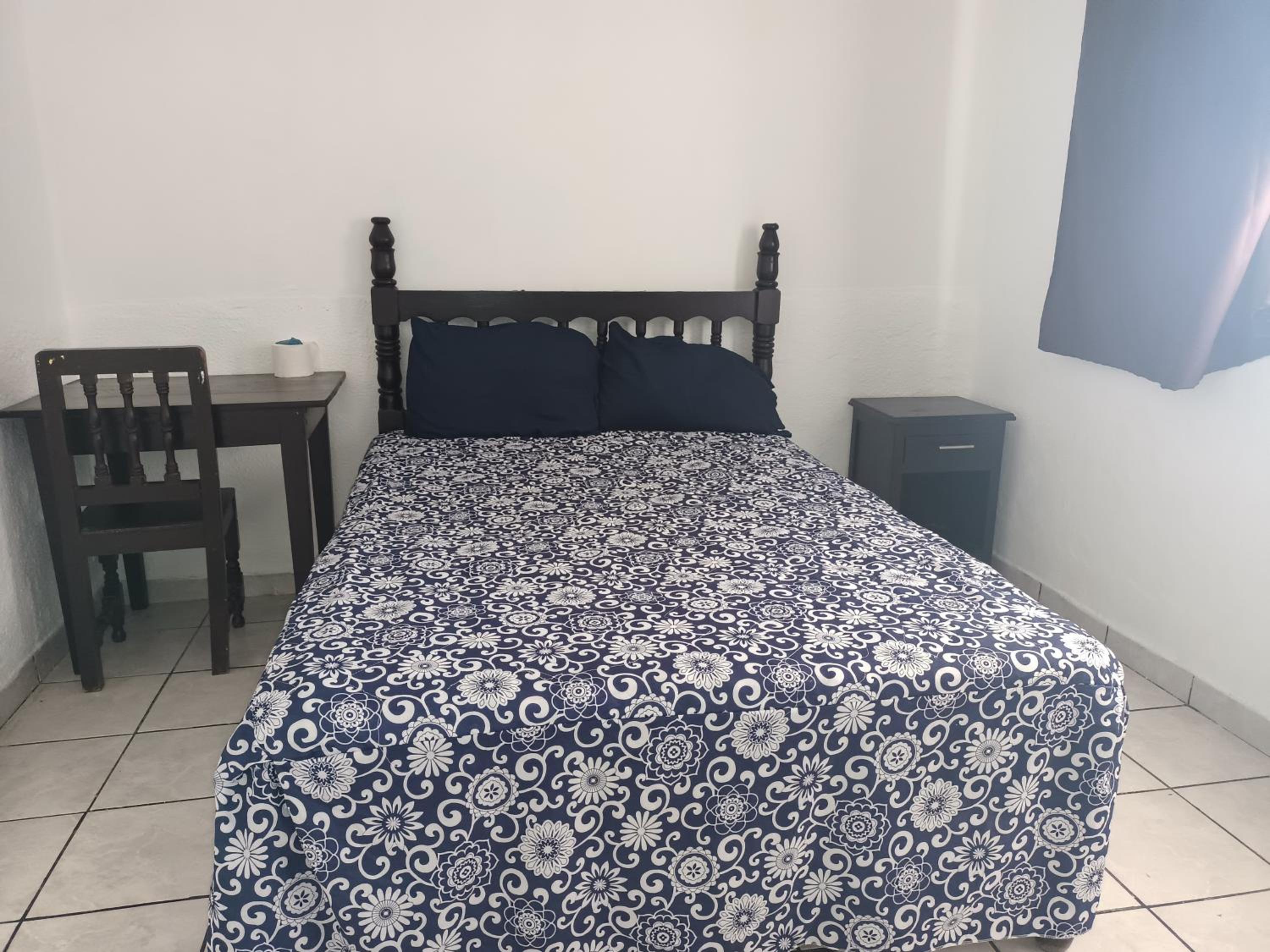 Standard Queen Room - Photo 9