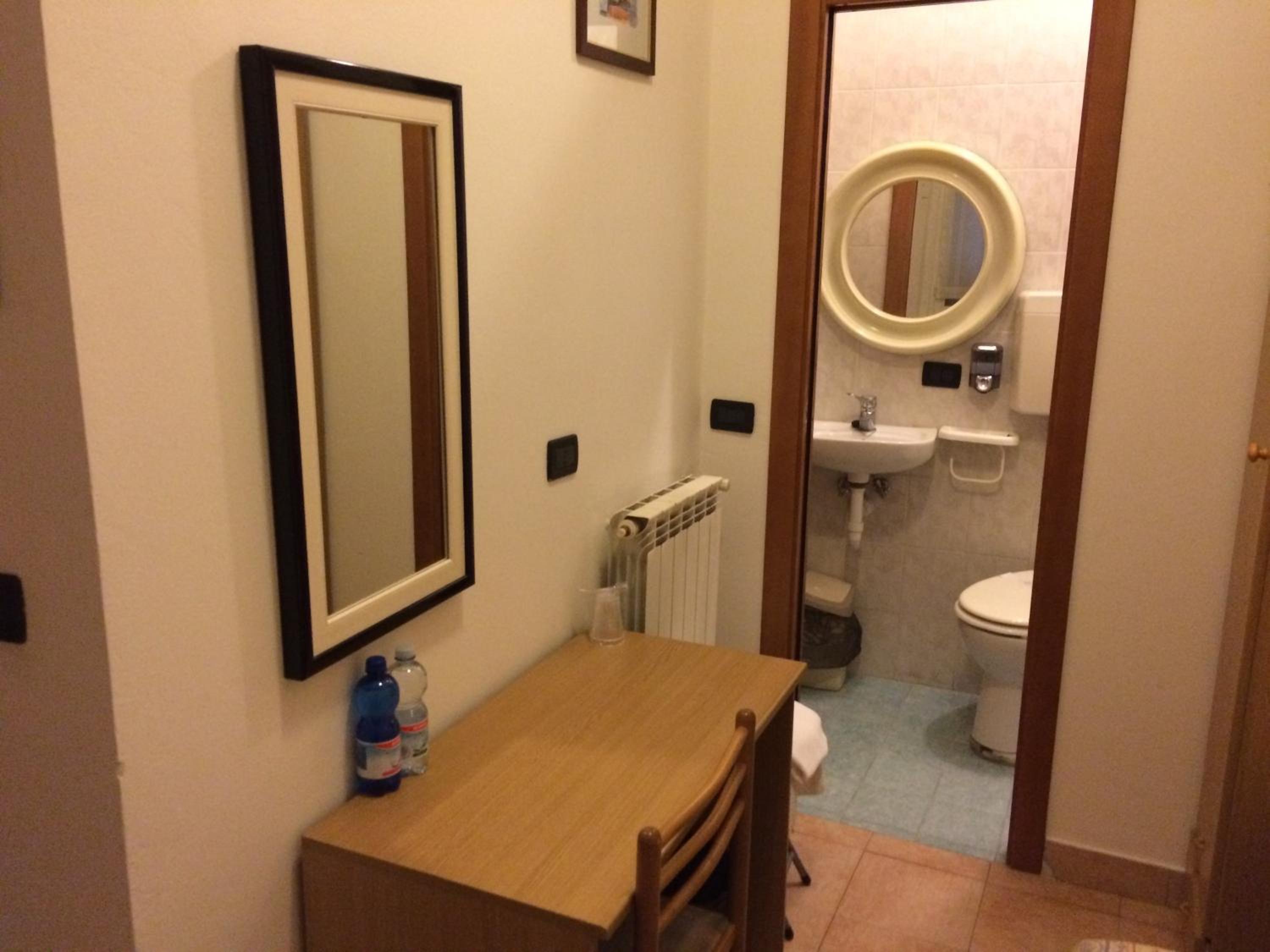 Single Room photo 2