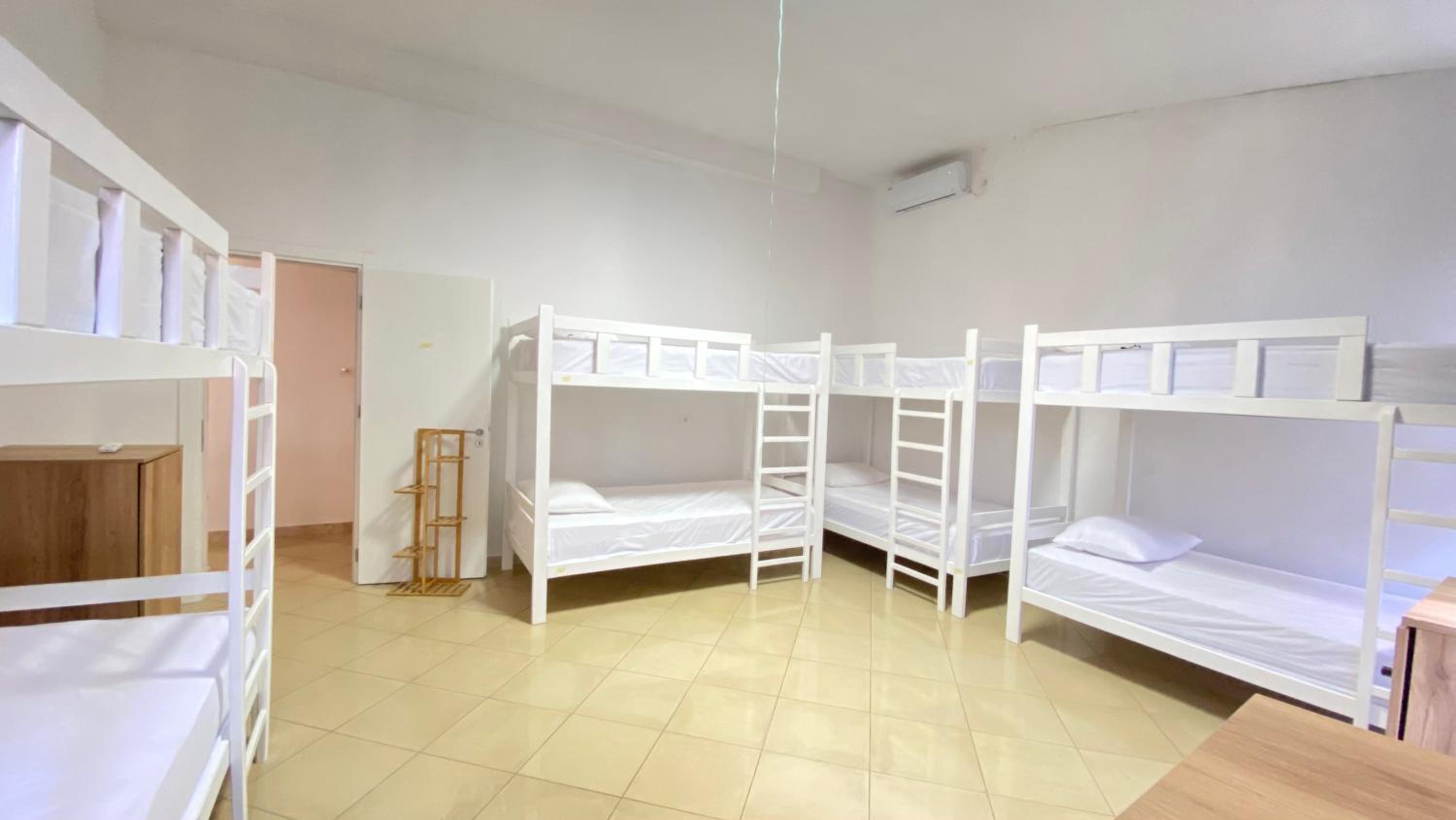 Bed in 8-Bed Mixed Dormitory Room photo 2
