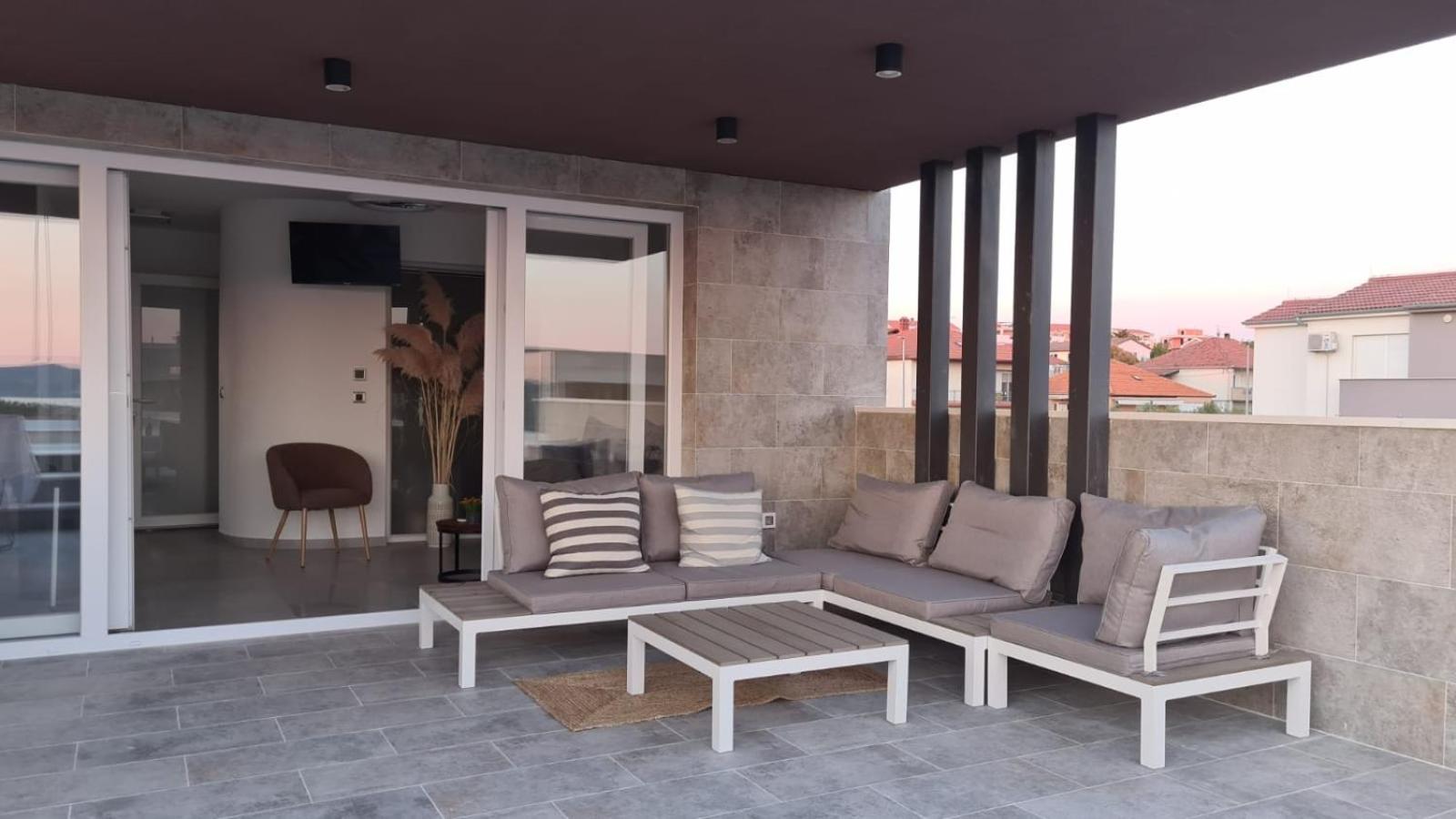 Apartment with Pool View 