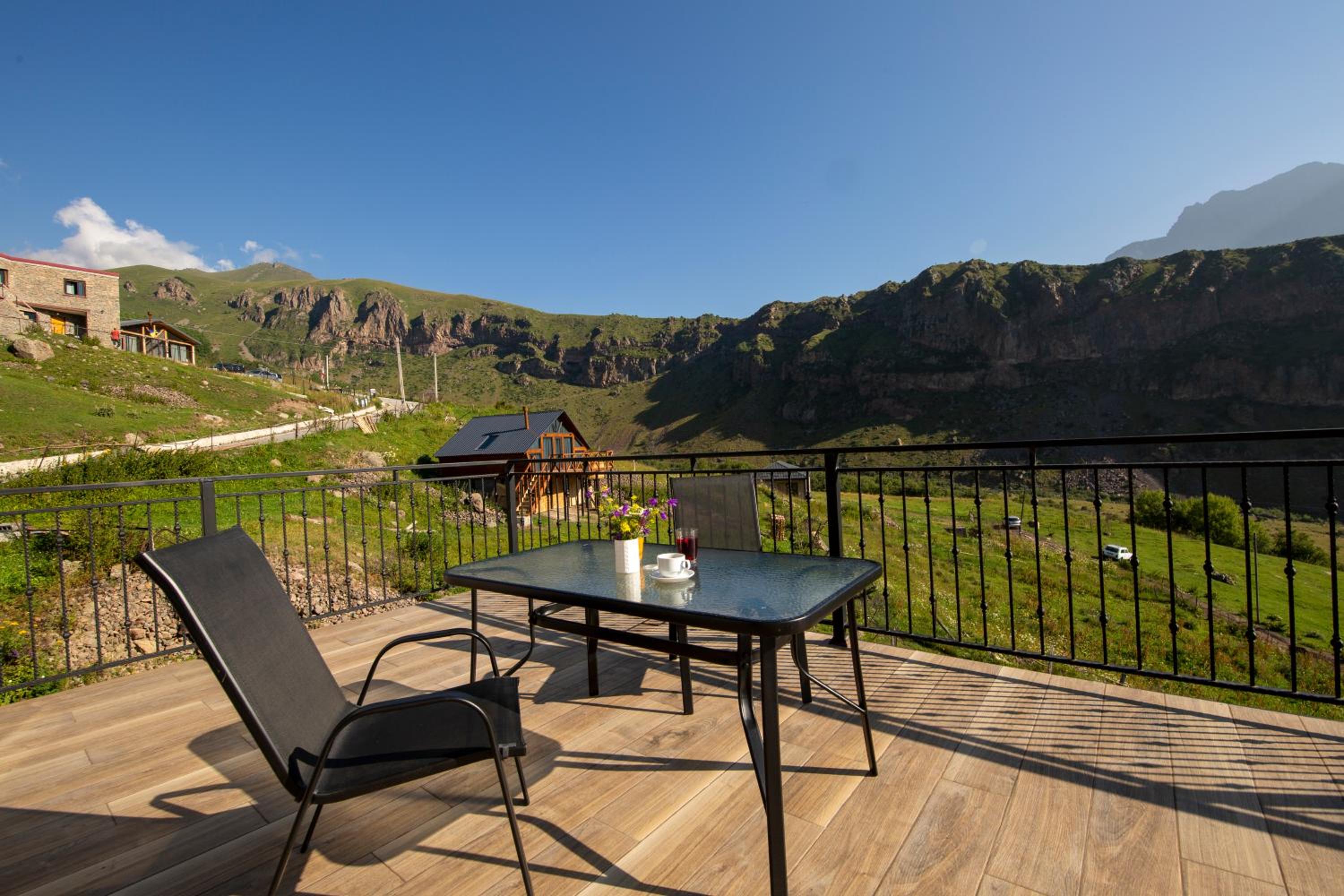 Deluxe Double Room with Balcony photo 3