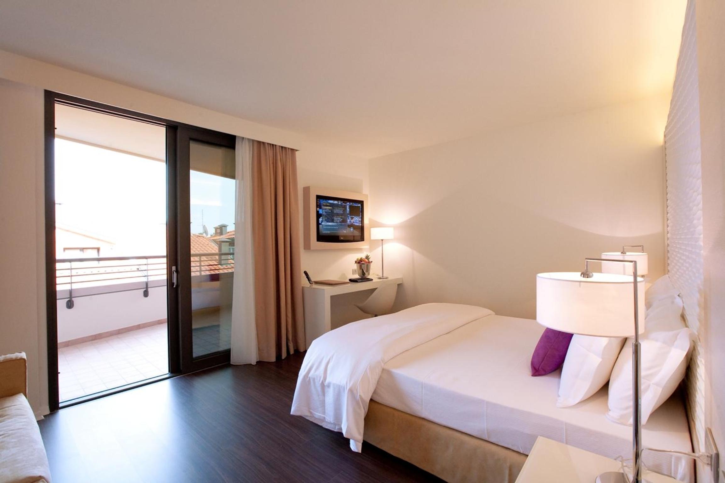 Superior Double Room with Side Sea View