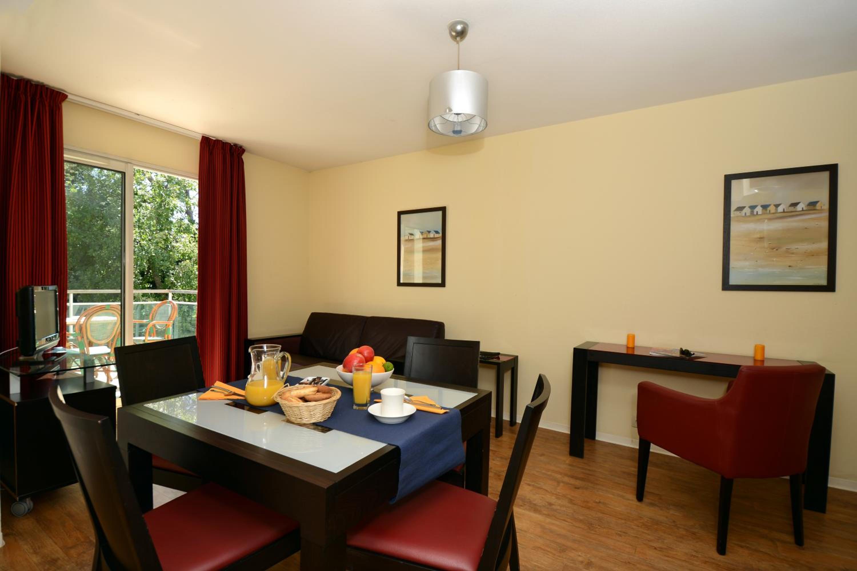 One-Bedroom Apartment with Balcony (4 Adults) photo 2
