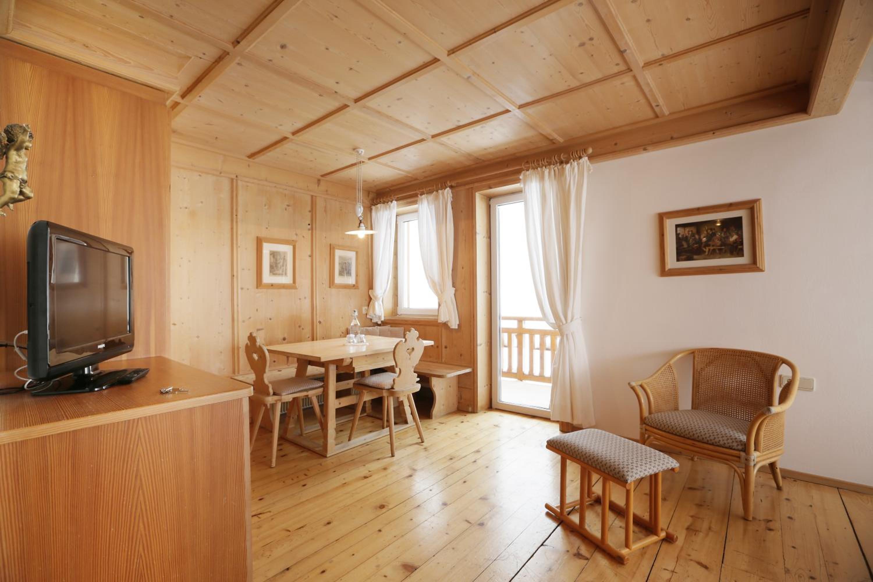 Deluxe Suite - Photo 2