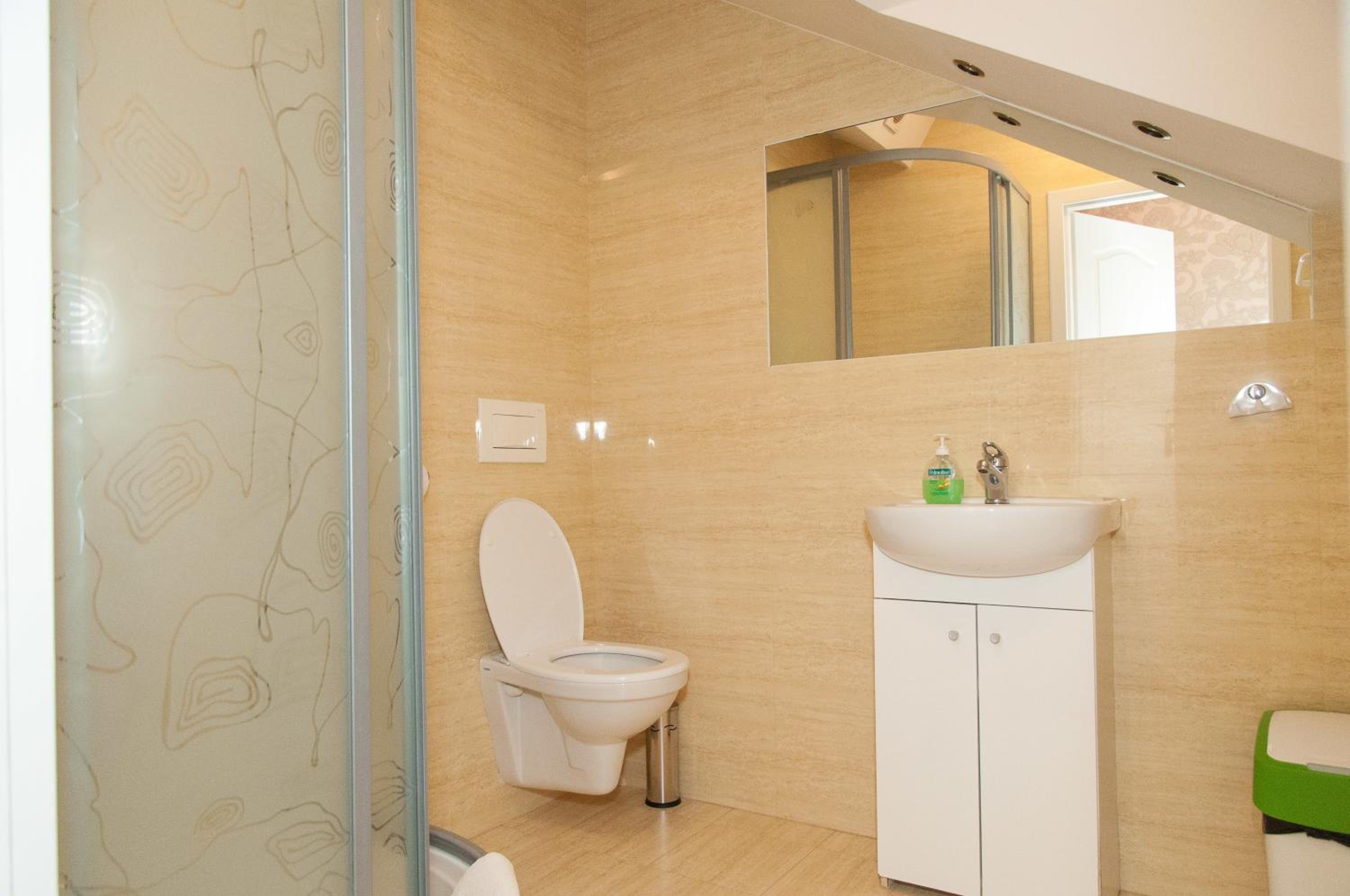 Quadruple Room - Photo 14
