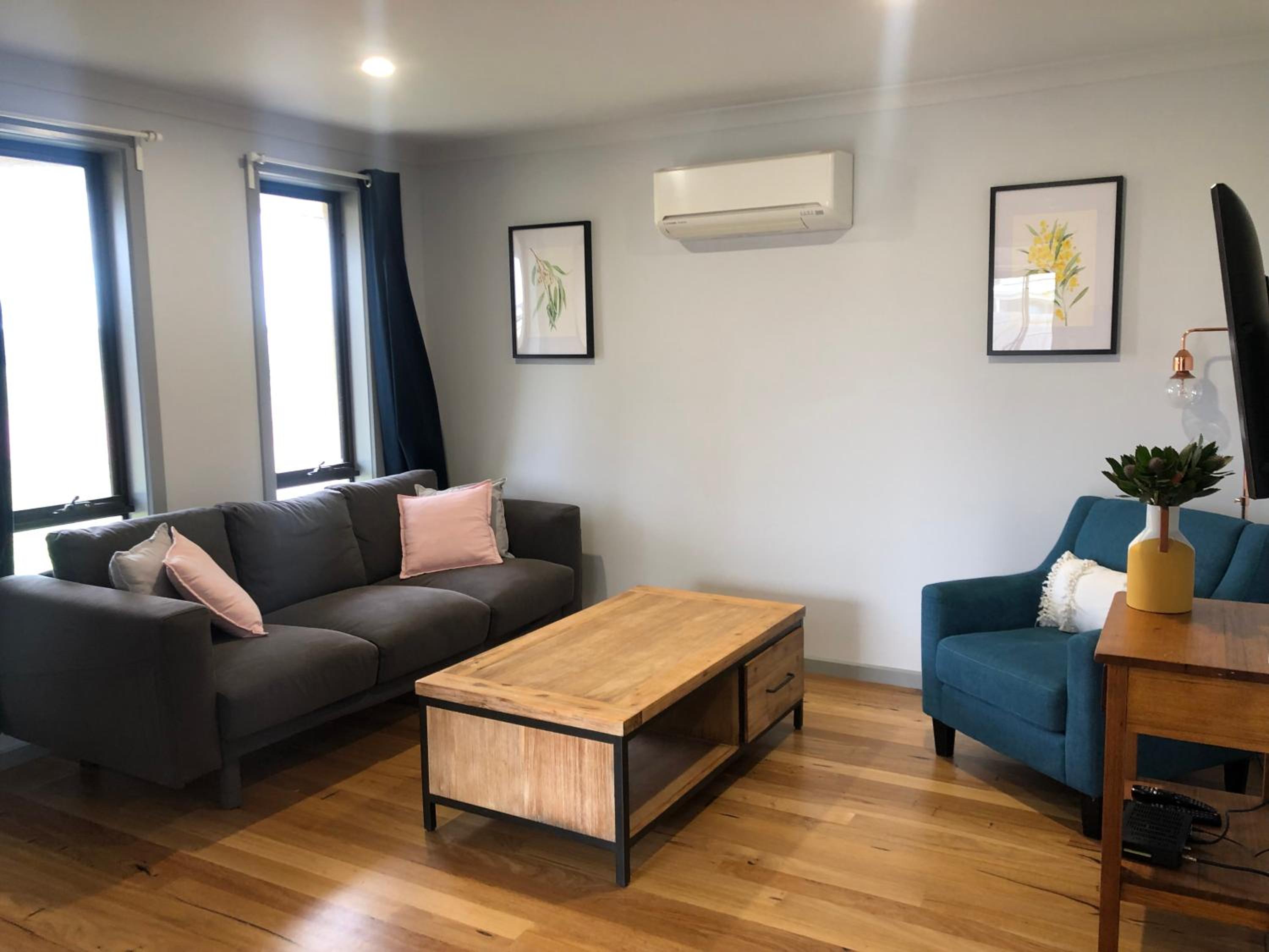 One-Bedroom Apartment photo 3