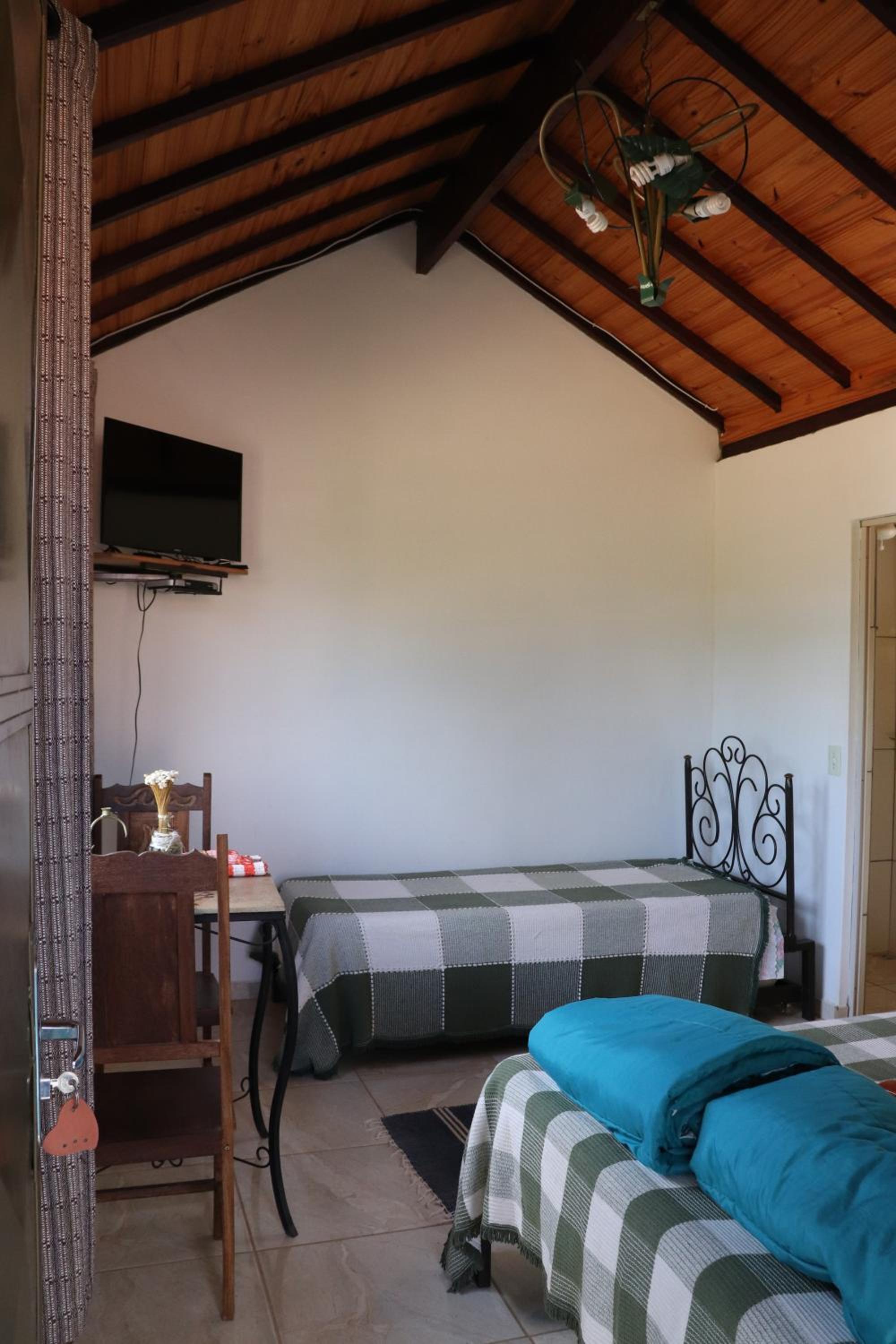 Quadruple Room with Mountain View - Photo 10