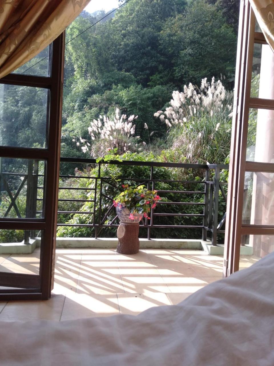 Family Room with Balcony photo 3