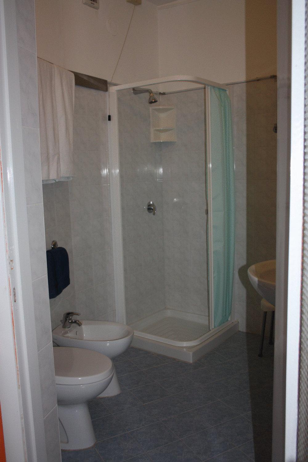 Double or Twin Room - Photo 4