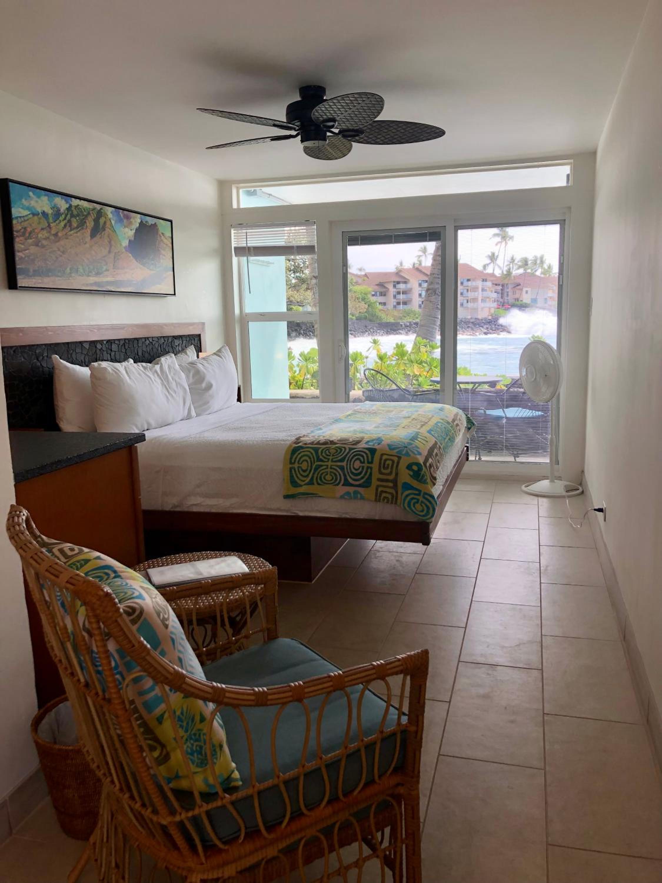 Ground Floor King Petite with Oceanfront Lanai