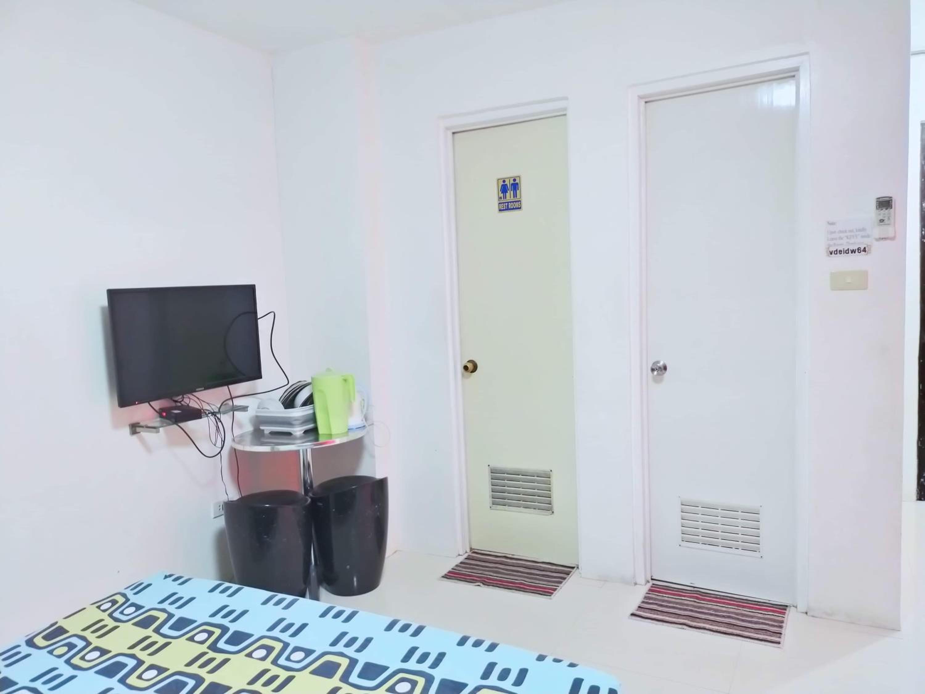 Quadruple Room with Bathroom - Photo 4