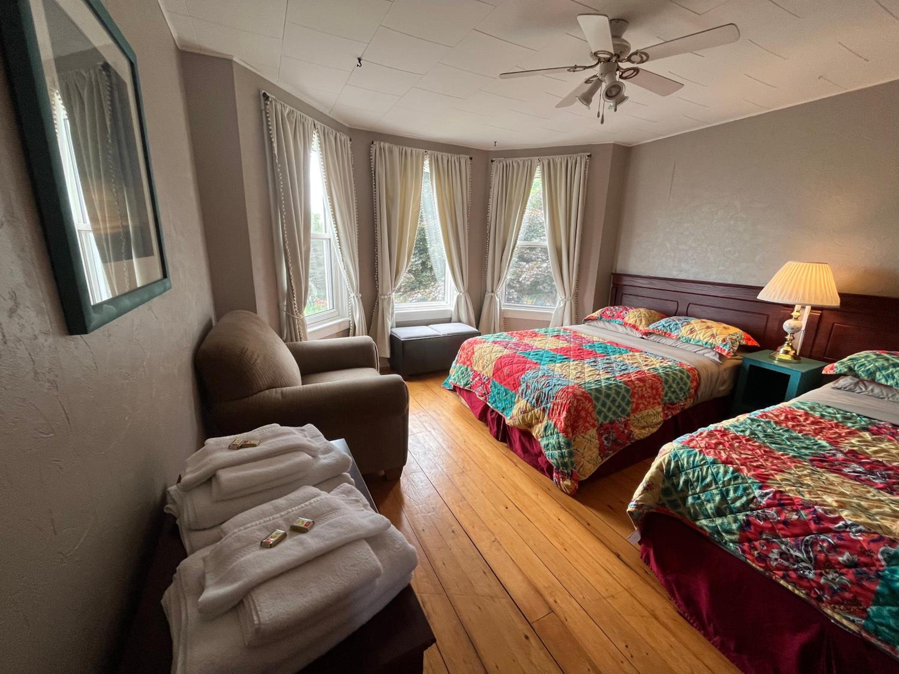 Four-Bedroom House photo 2
