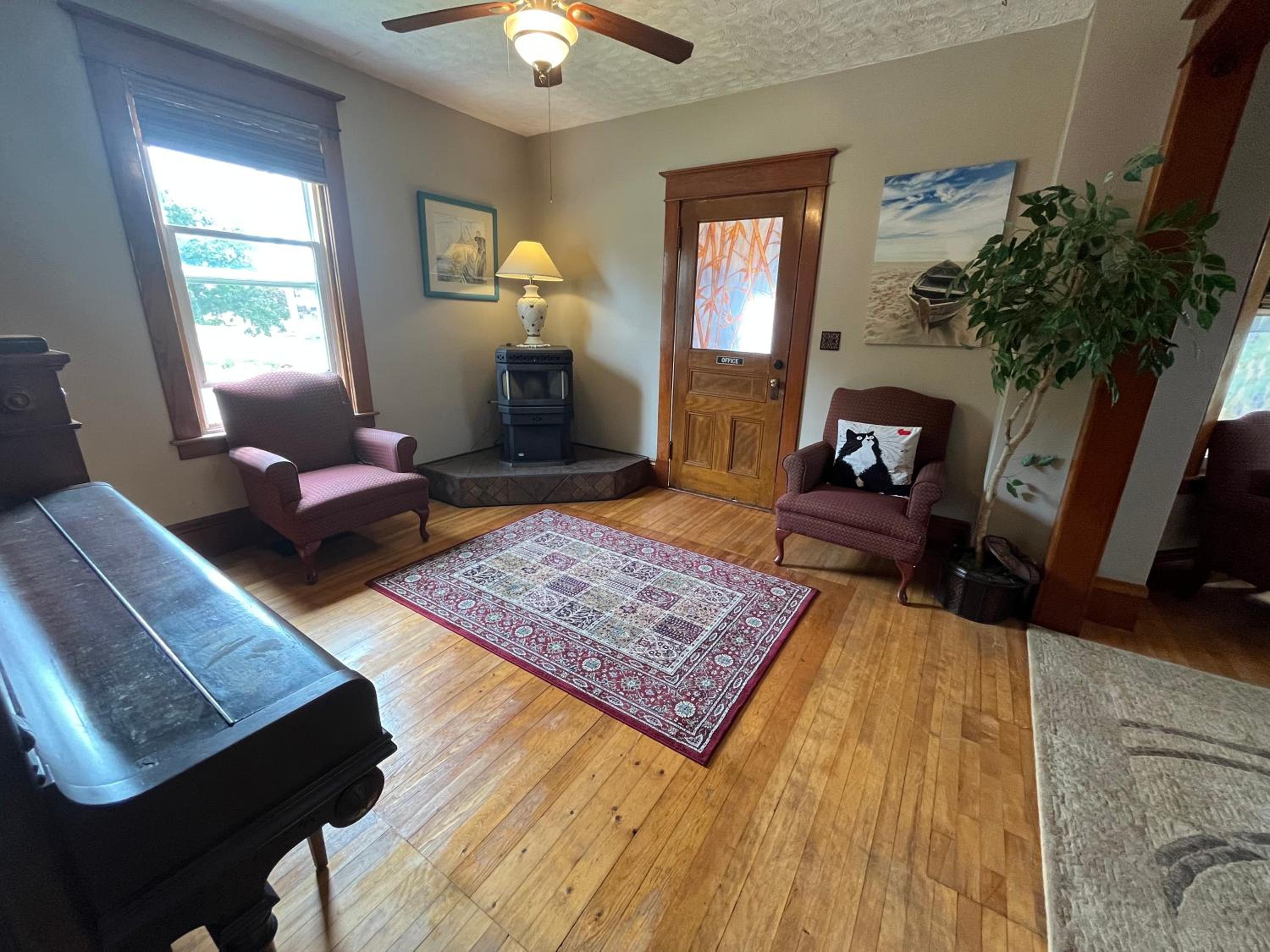 Four-Bedroom House photo 3