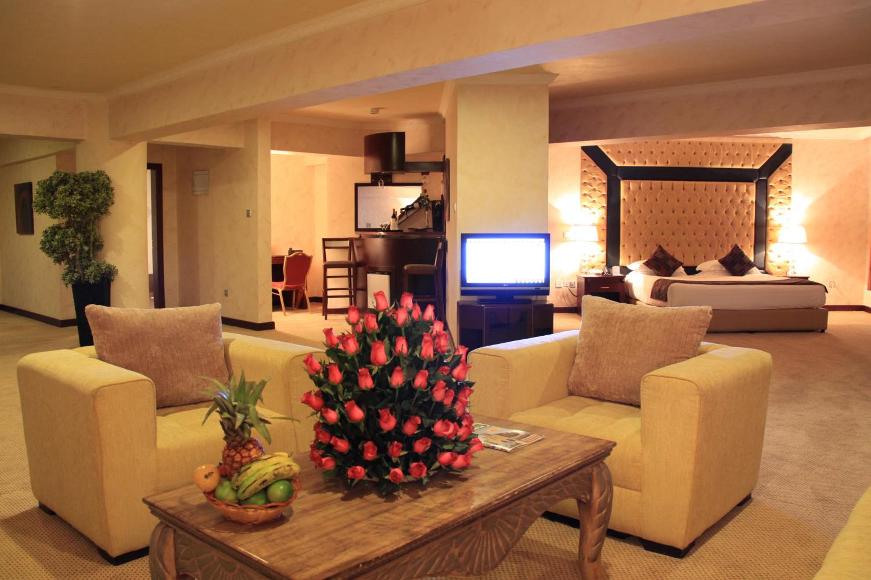 Executive Suite - Photo 2