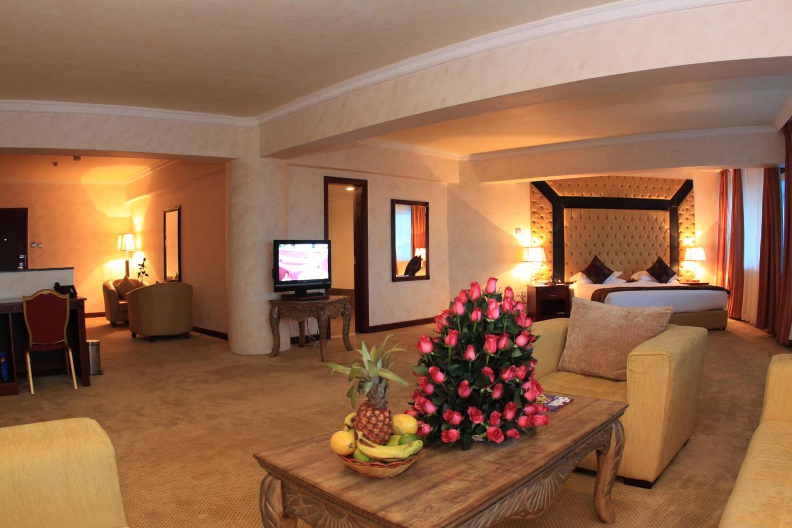 Executive Suite - Photo 8