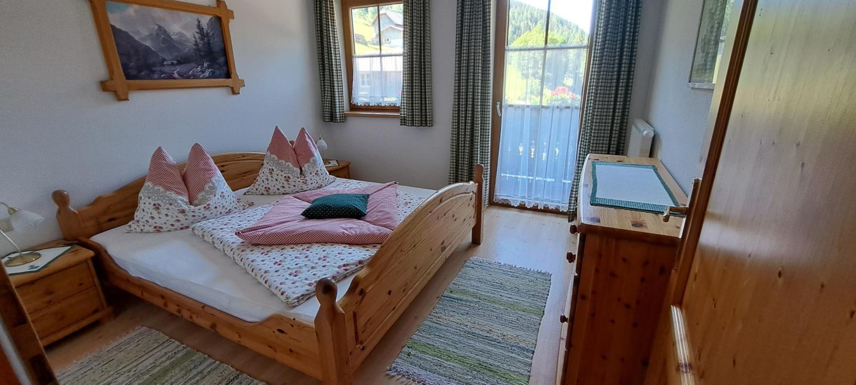 Apartment with Mountain View