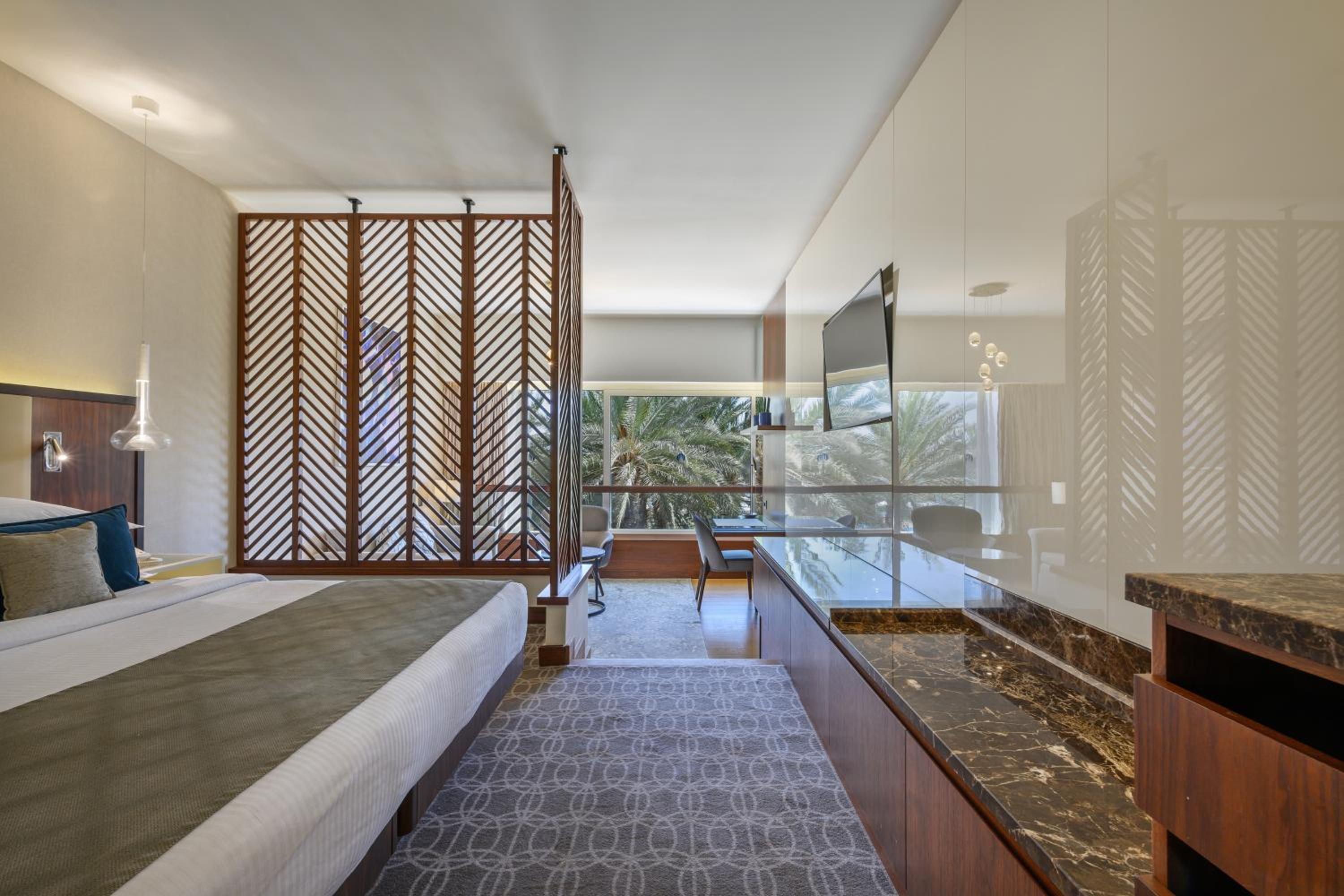 Family Room (2 Adults + 2 Children) - Photo 3