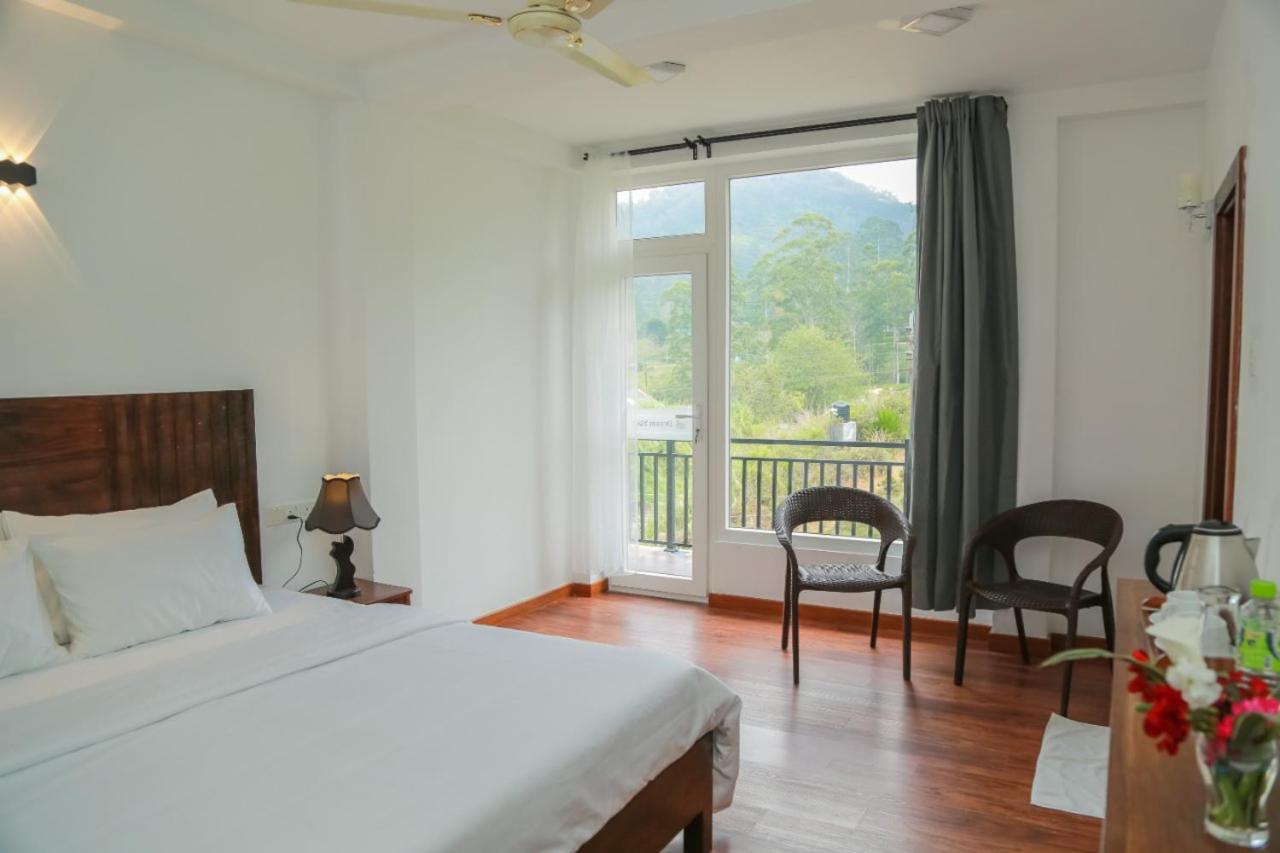 Deluxe Double Room with Balcony photo 3