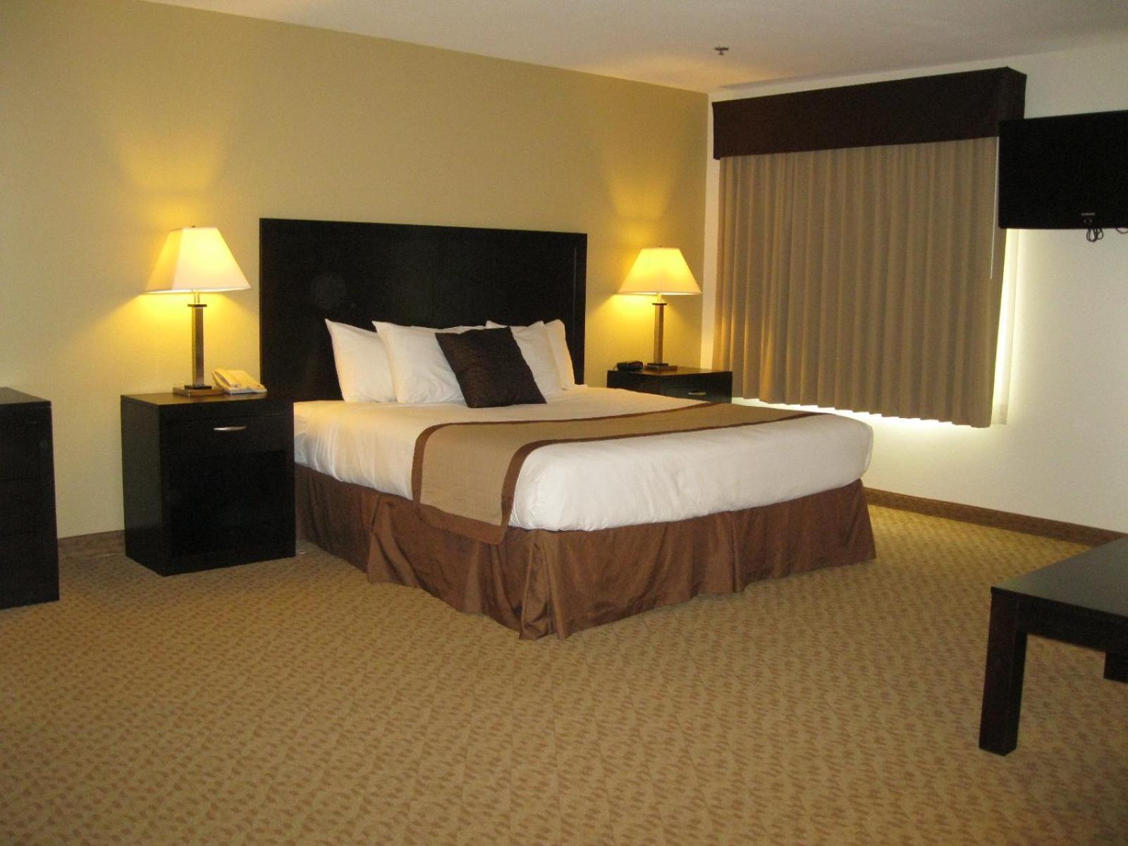 Queen Room - Non-Smoking - Photo 5