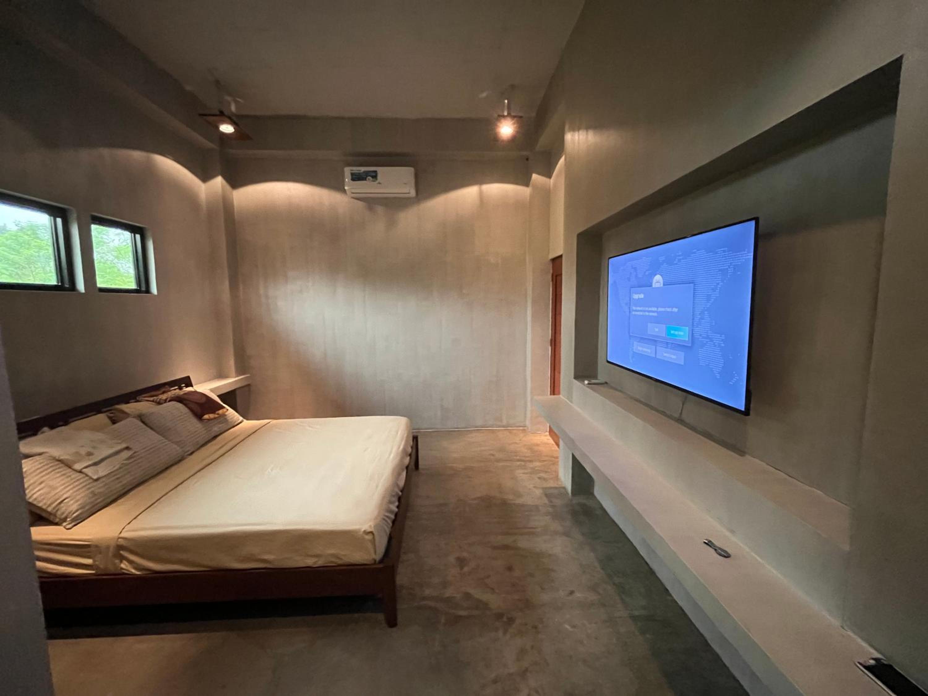 Deluxe King Room - Photo 2