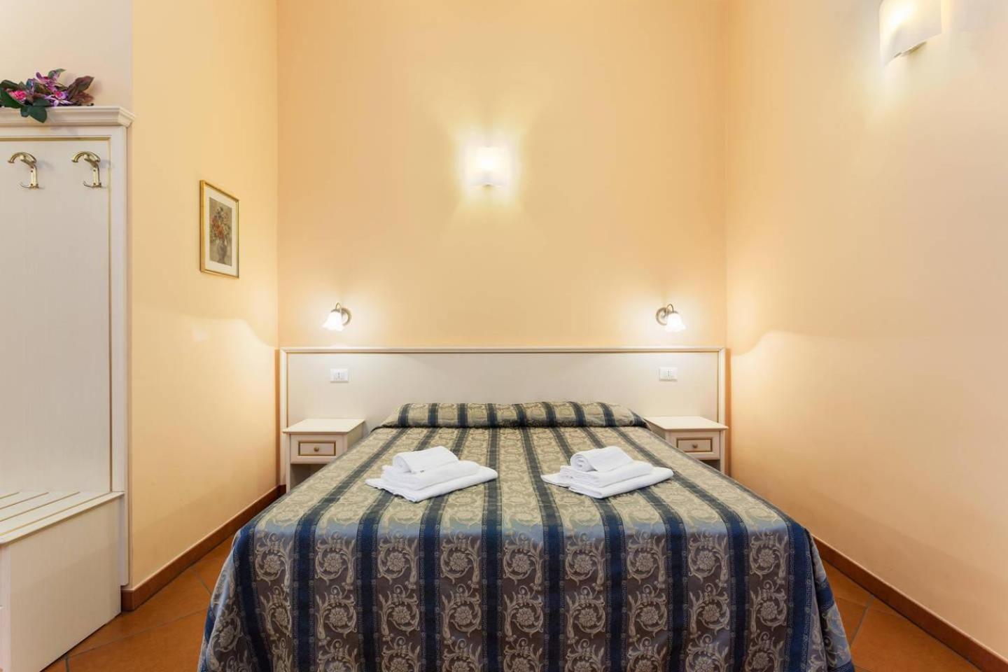 Double or Twin Room photo 3
