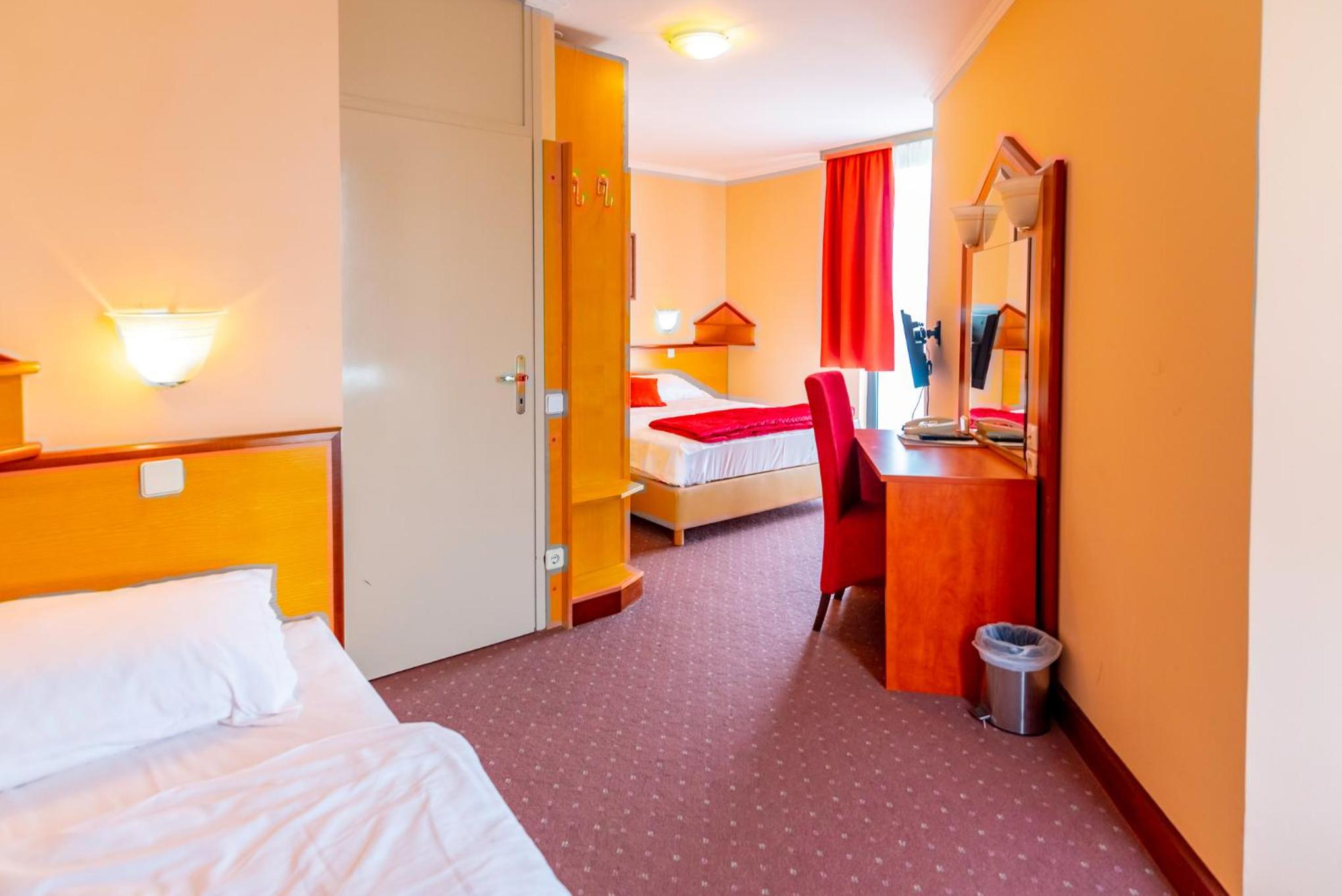 Classic Double Room with Extra Bed photo 3