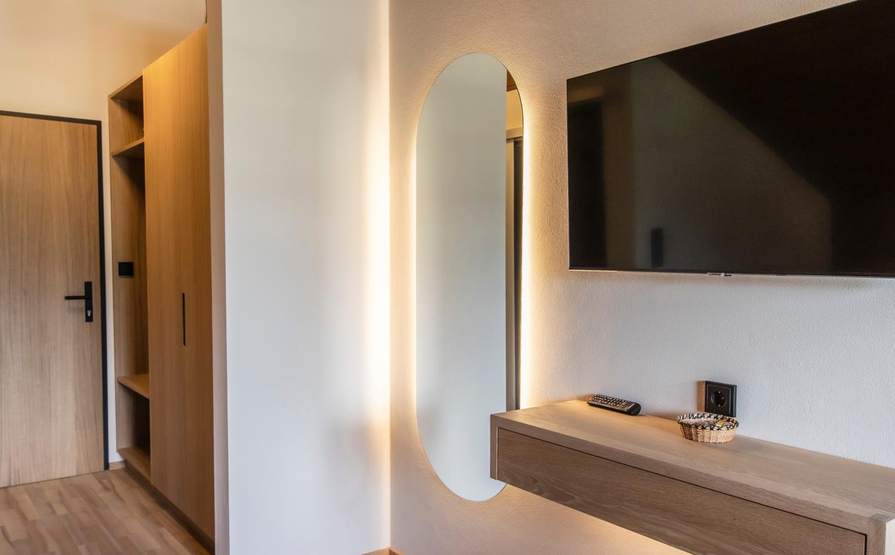 Suite with Balcony - Photo 5