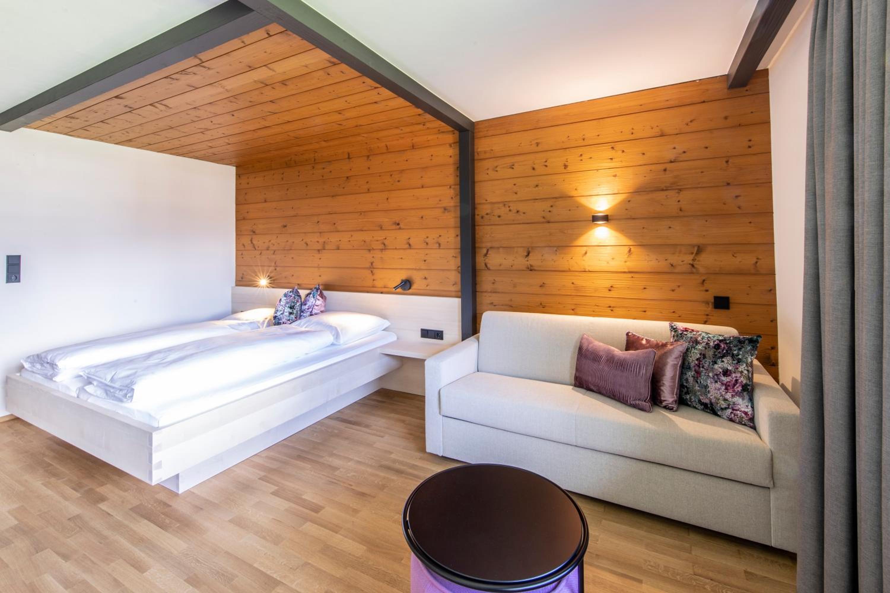 Suite with Balcony - Photo 2