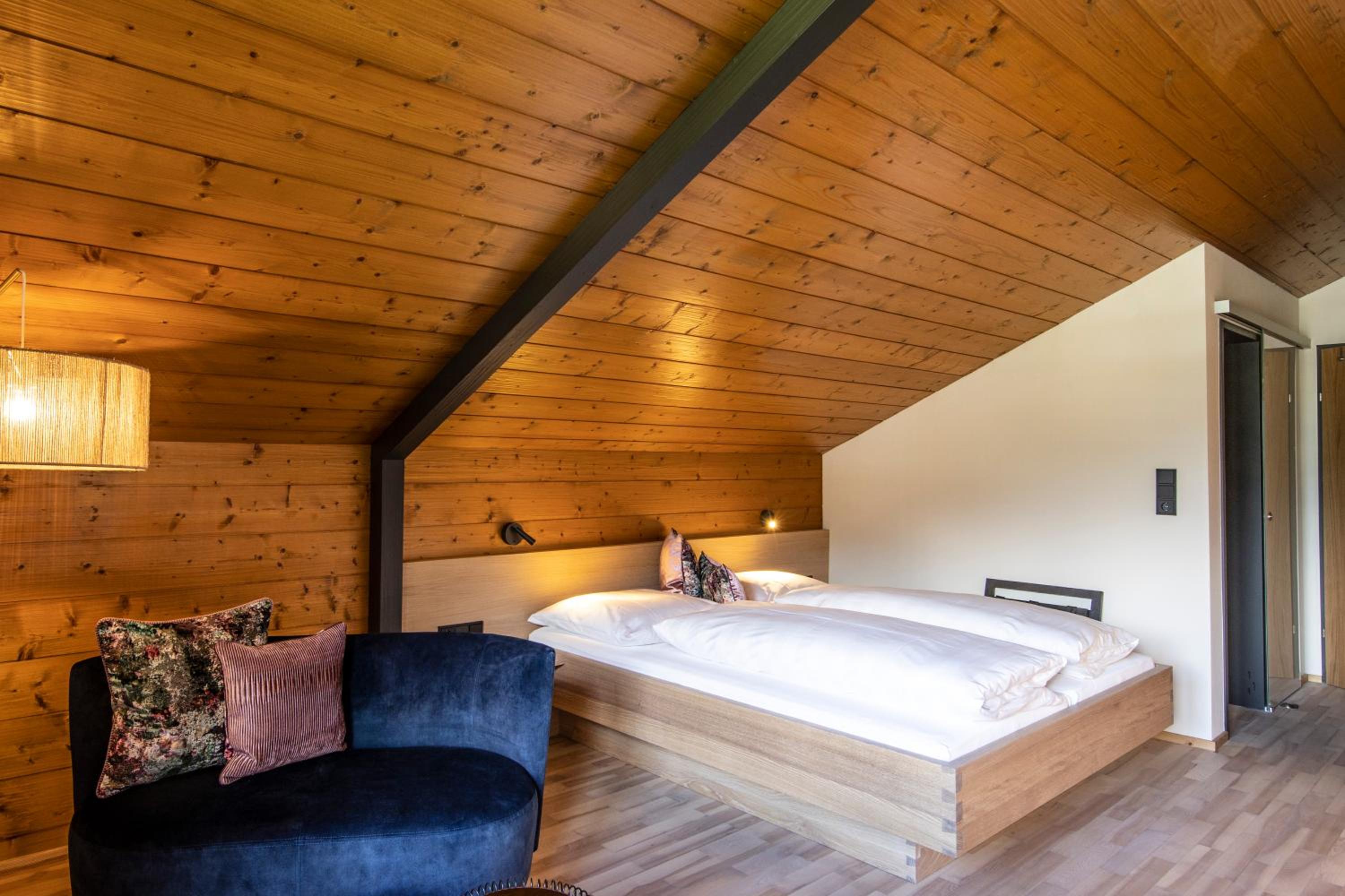 Suite with Balcony - Photo 4