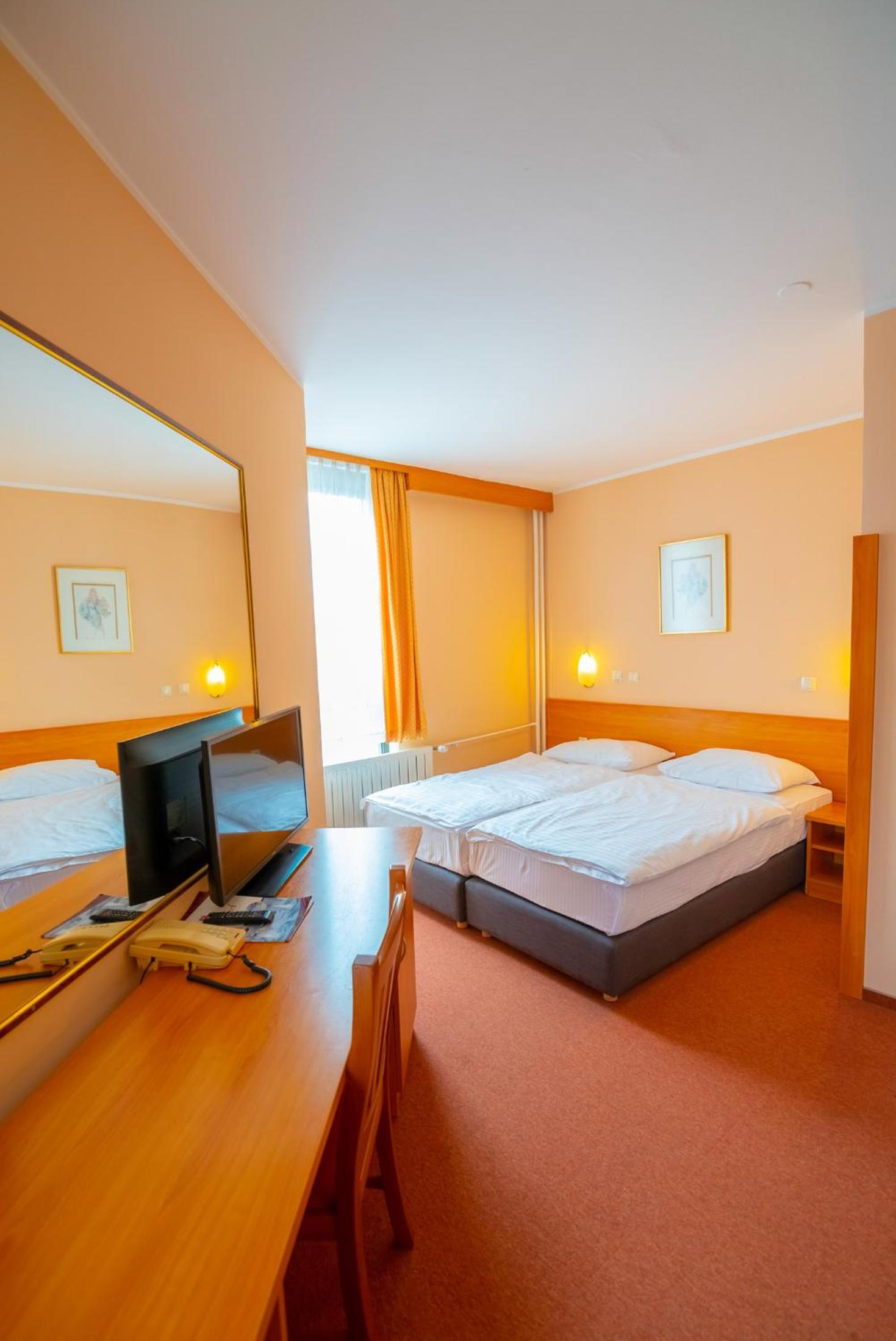 Classic Triple Room photo 1