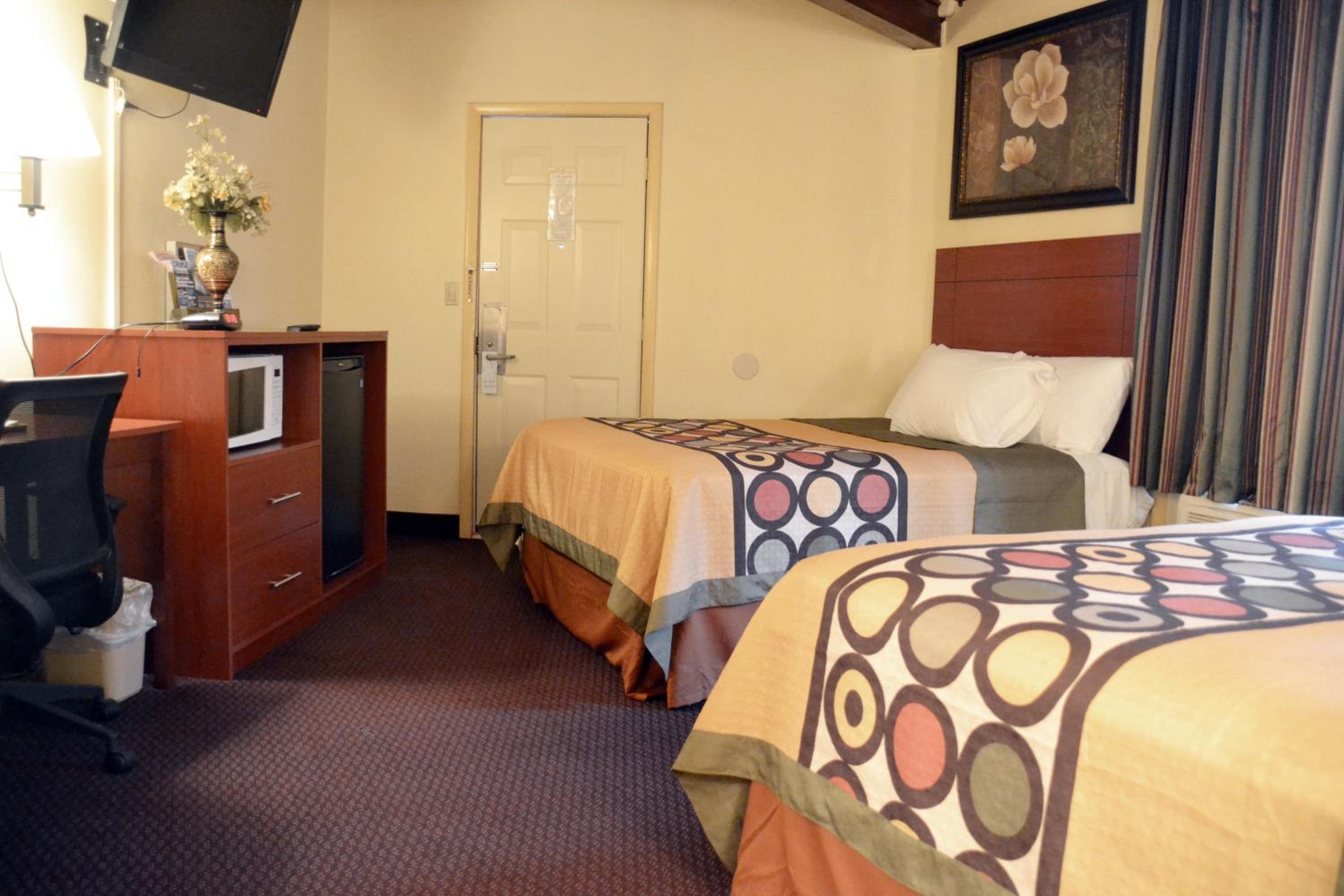 Double Room with Two Double Beds photo 3