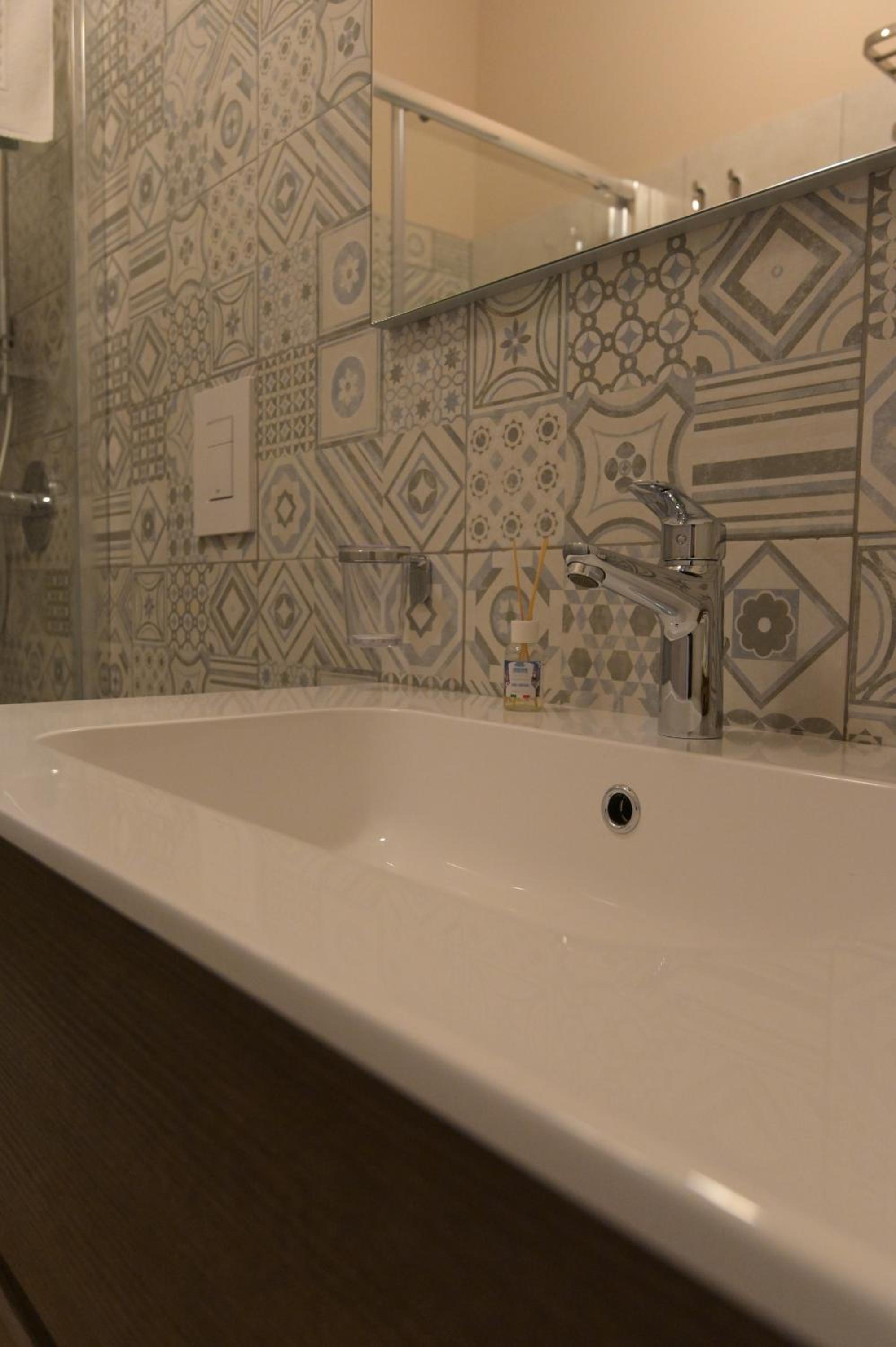 Deluxe Room - Photo 11