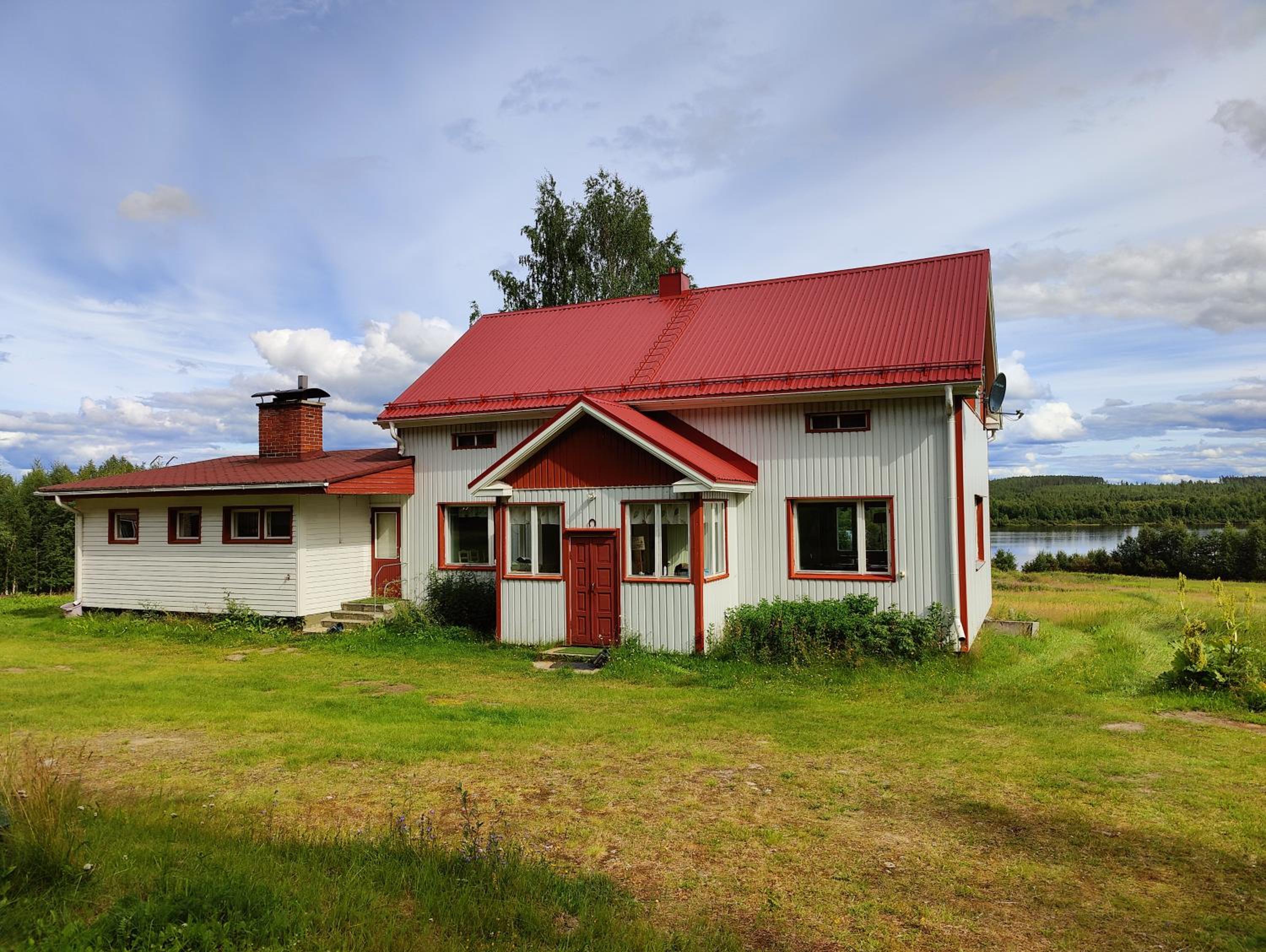 Three-Bedroom House photo 2